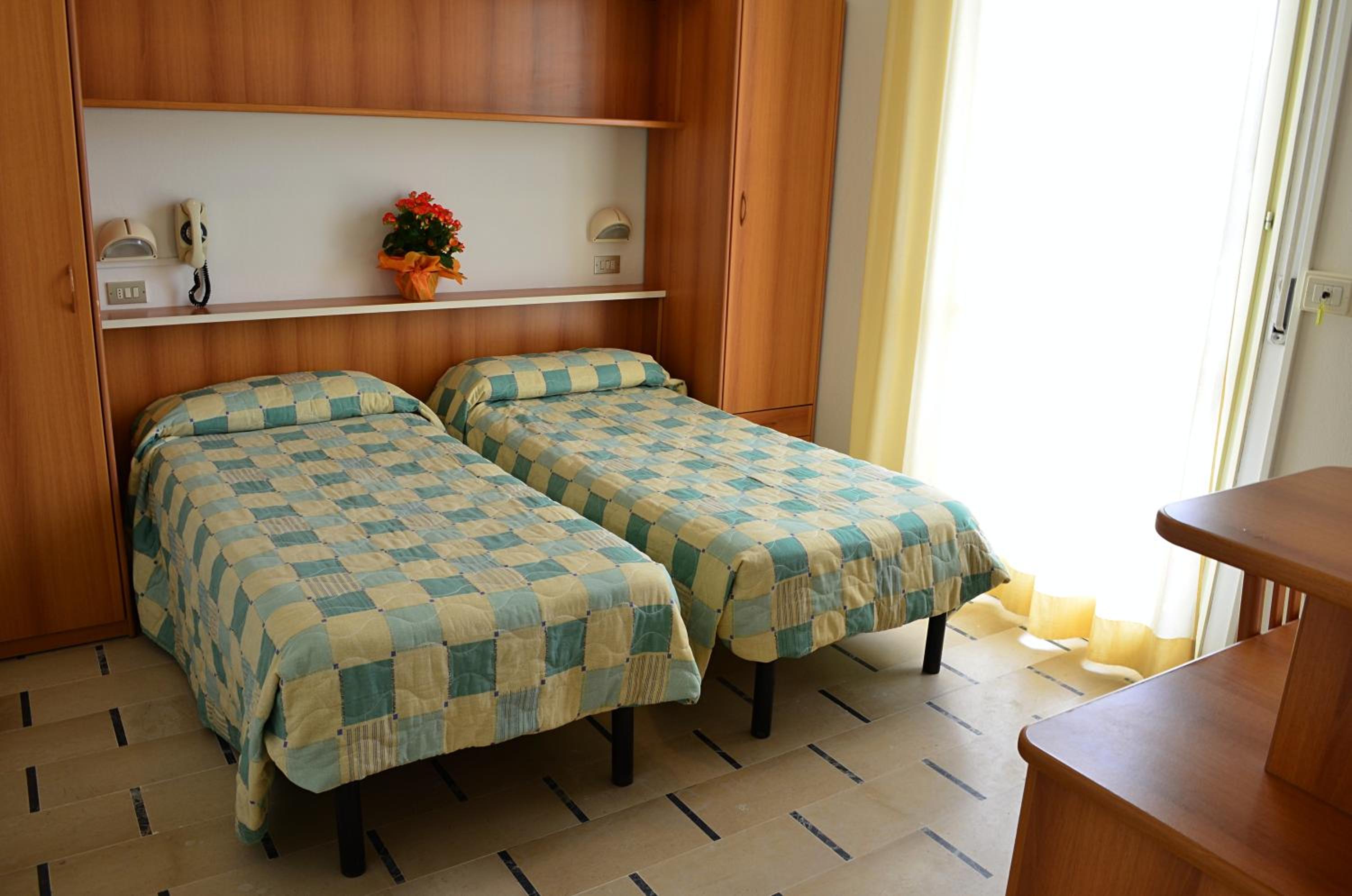 Double or Twin Room photo 3