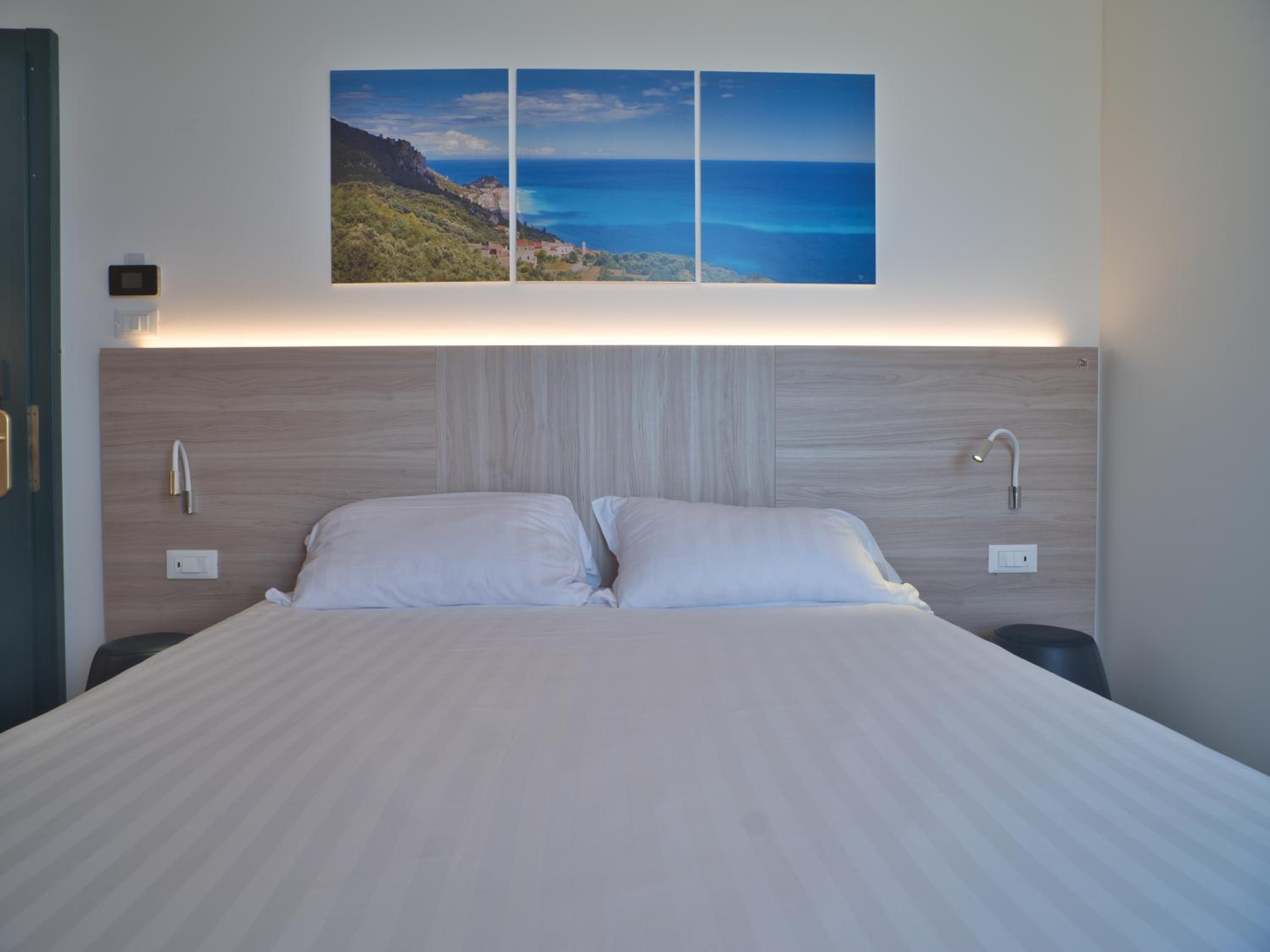 Double or Twin Room with Sea View photo 1