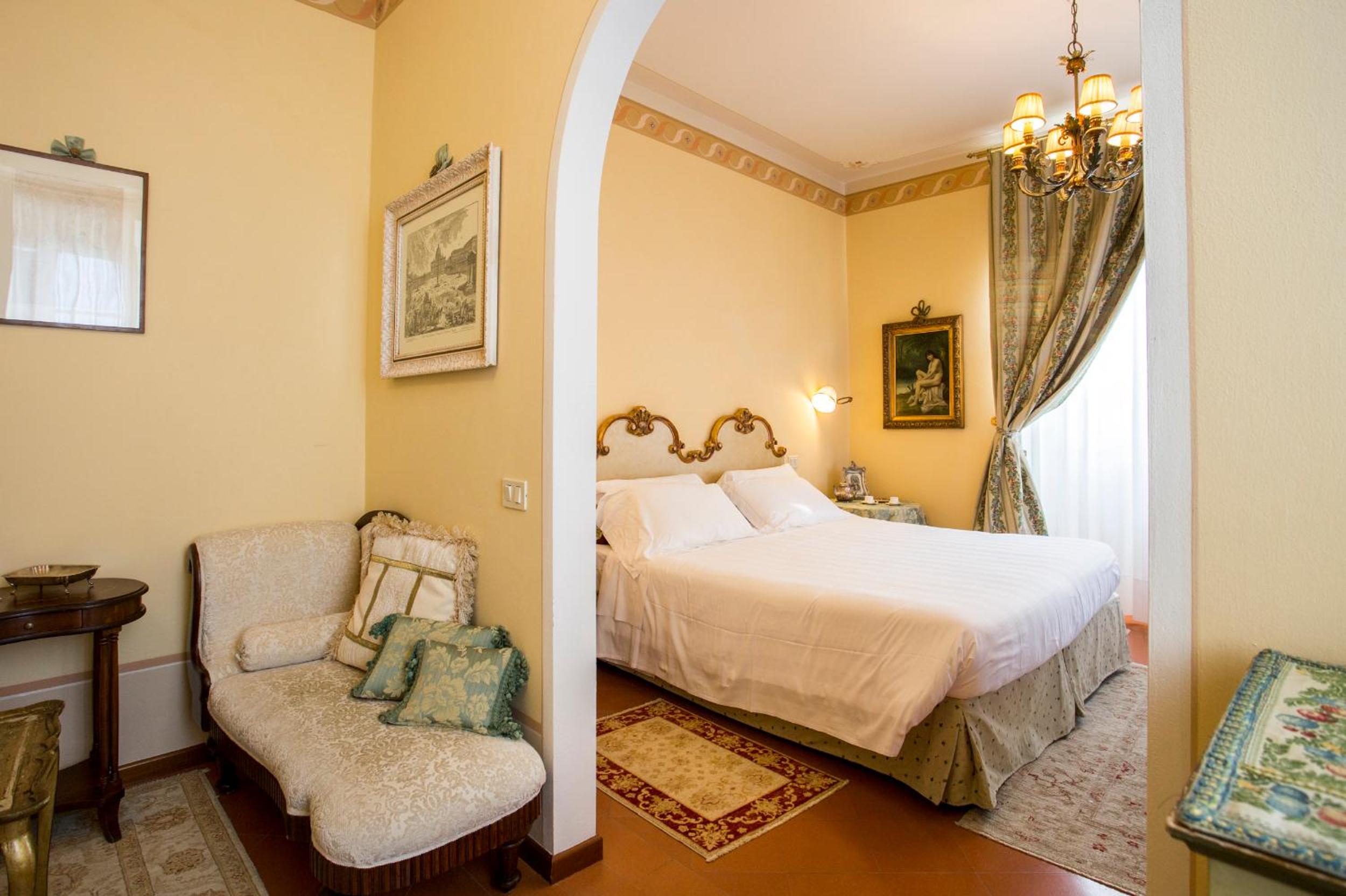 King Suite with Panoramic View - Photo 5