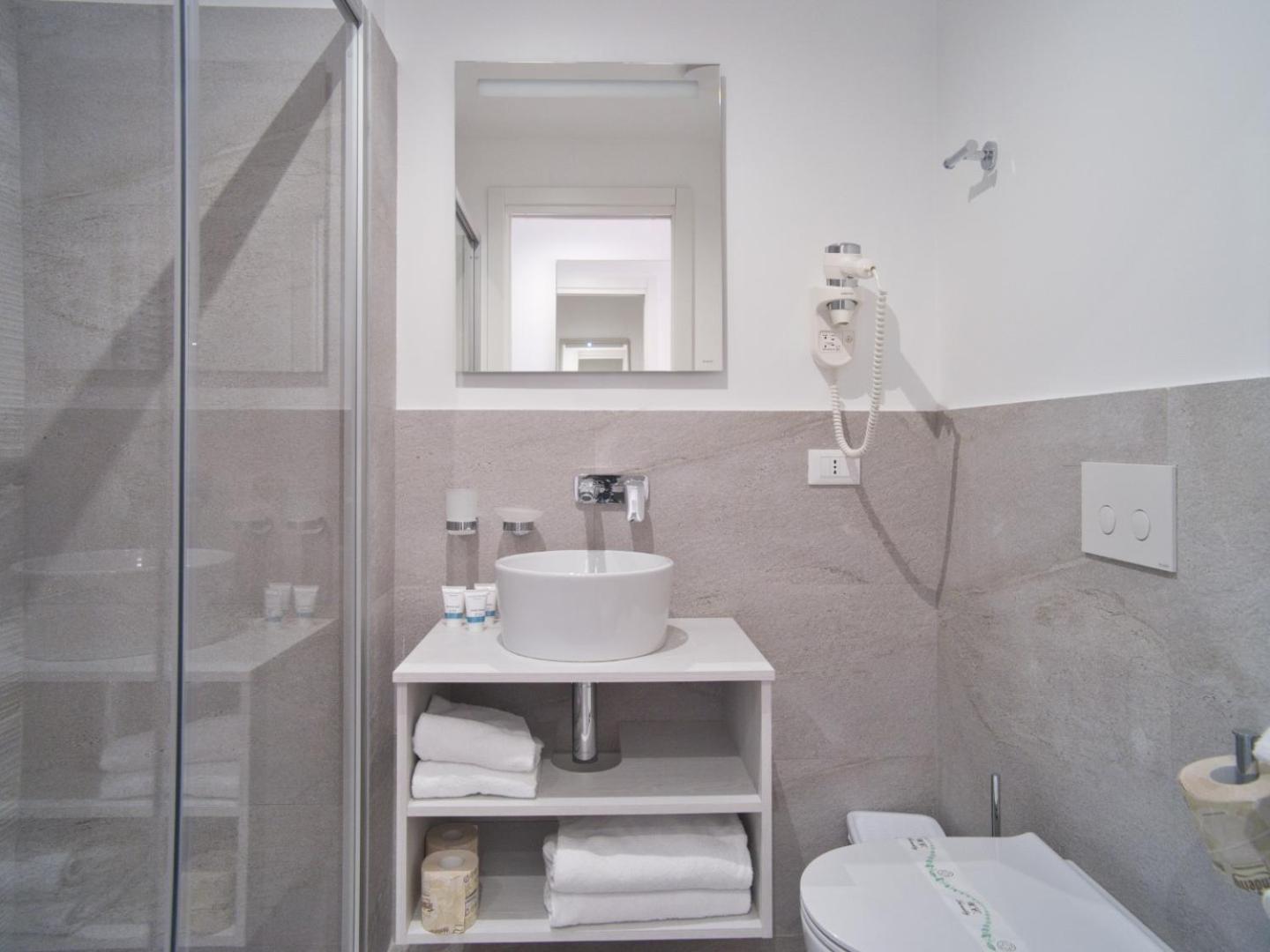 Double or Twin Room photo 2