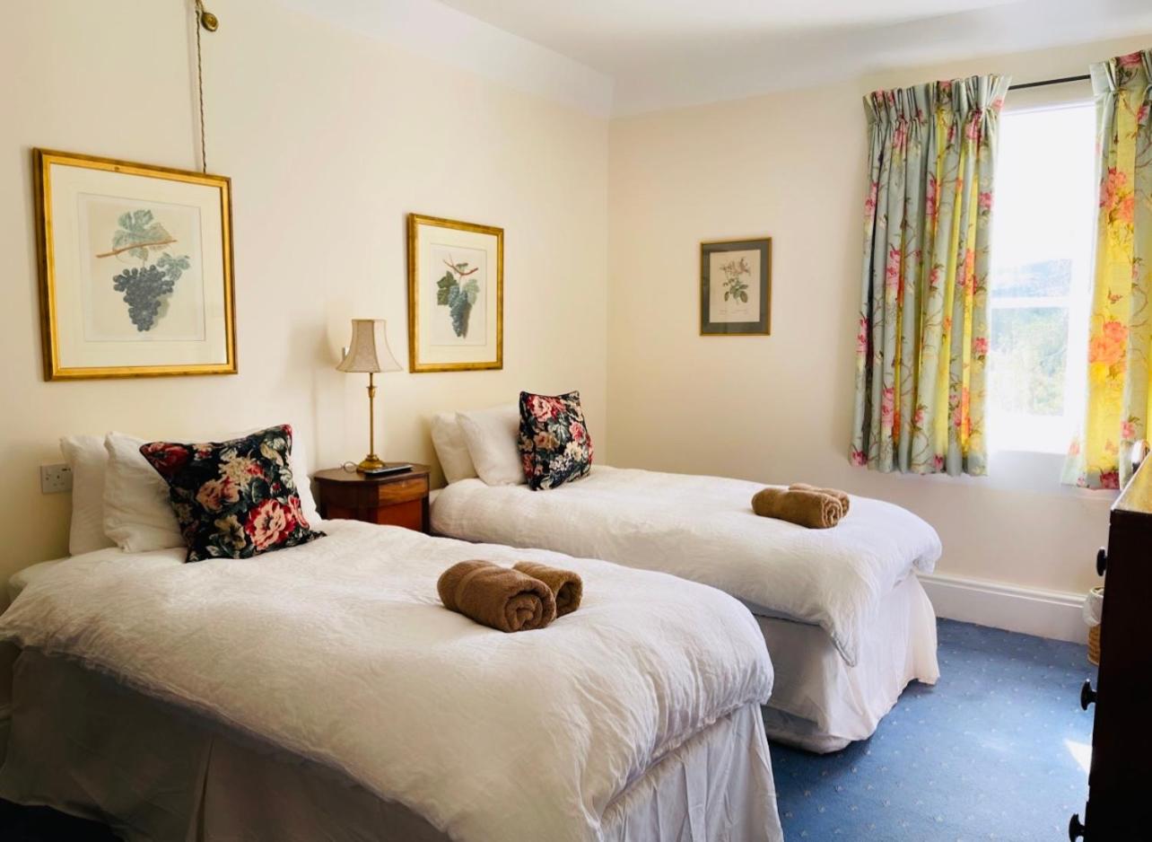 Standard Twin Room with Mountain View