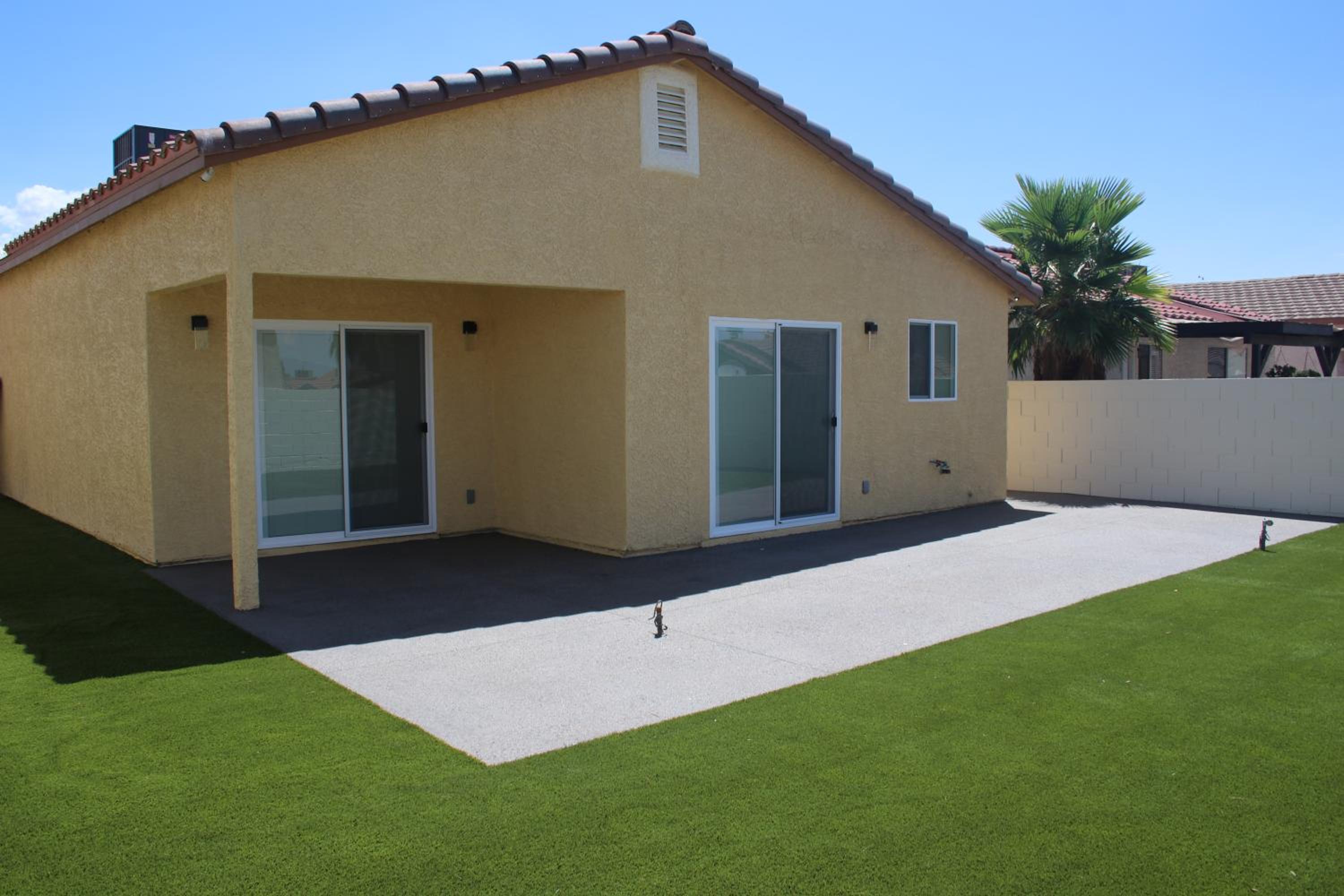 Three-Bedroom House photo 3