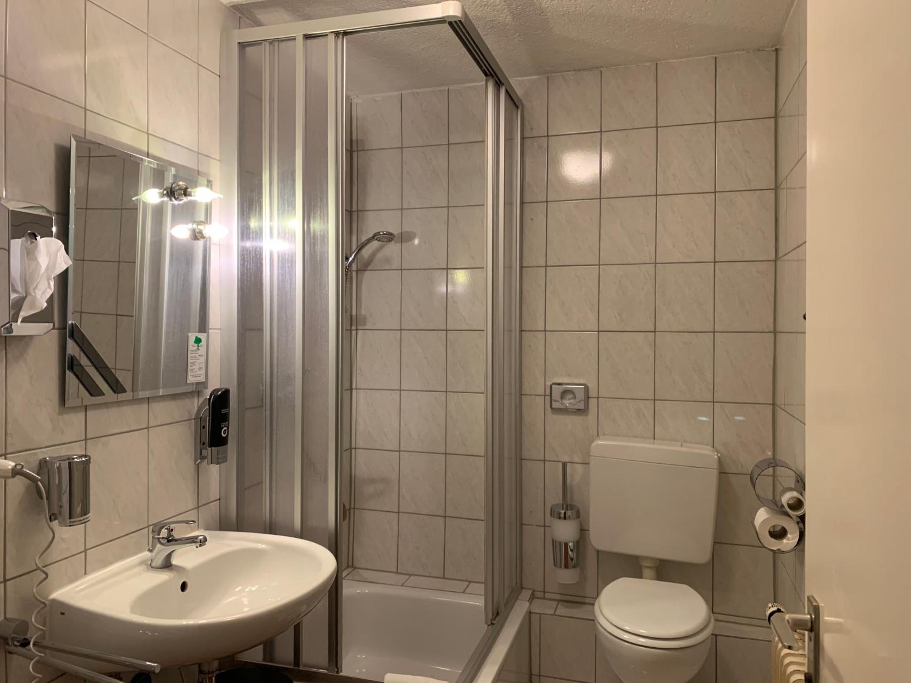 Single Room - Photo 25