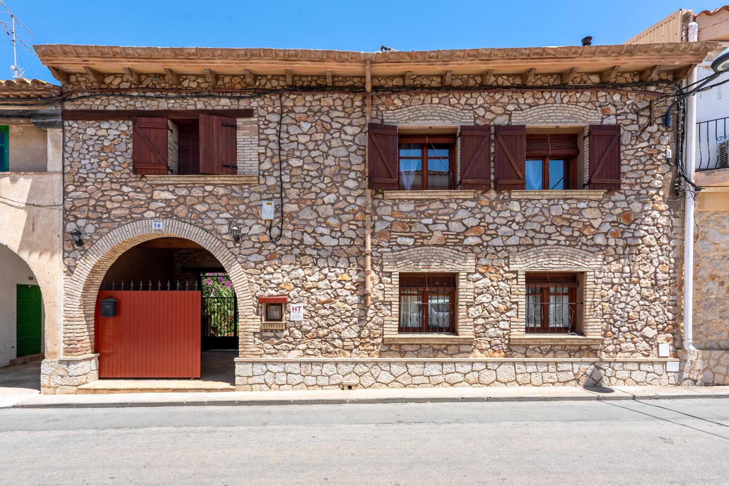 Three-Bedroom House - Photo 7
