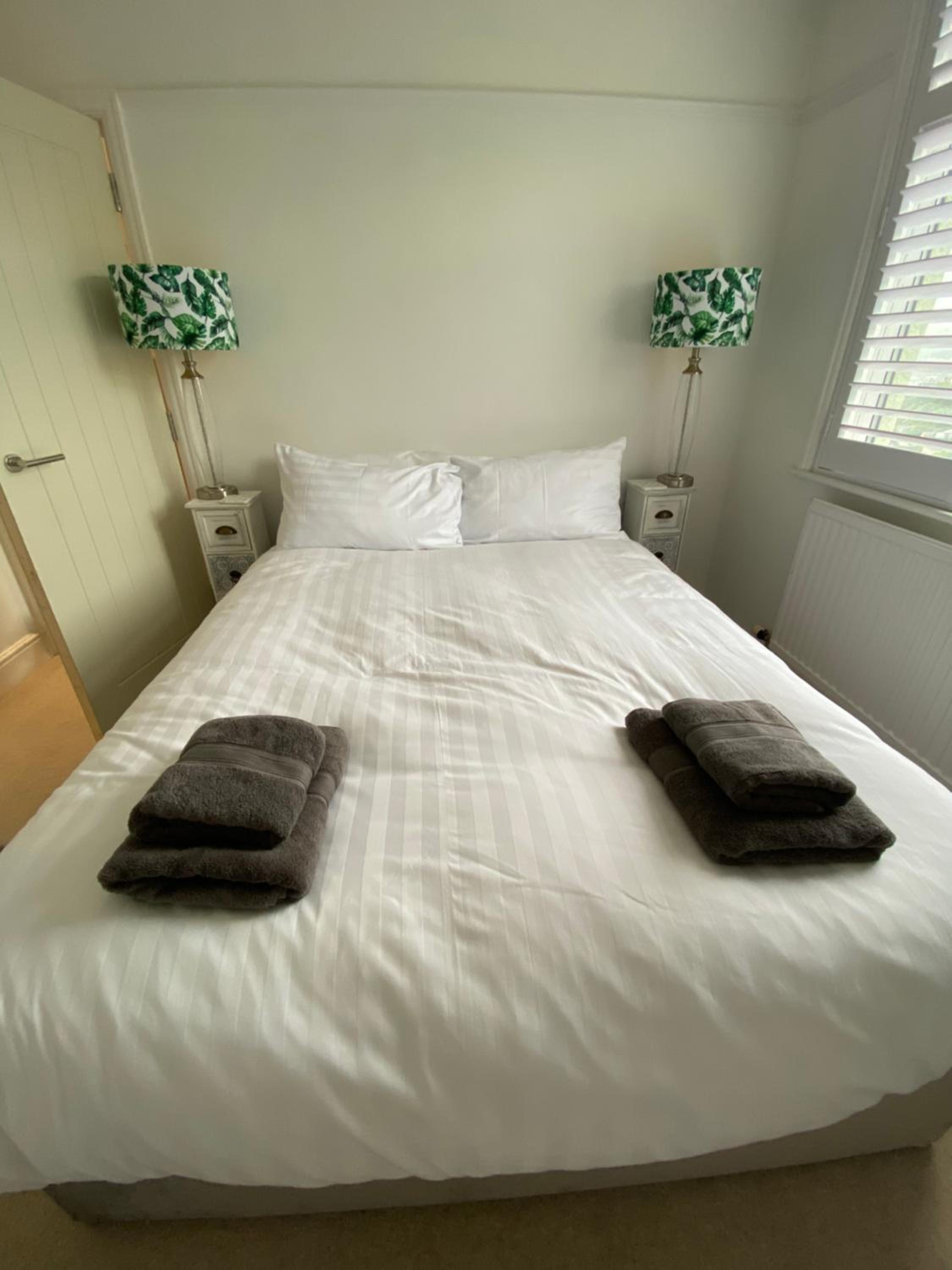 Five-Bedroom House photo 1