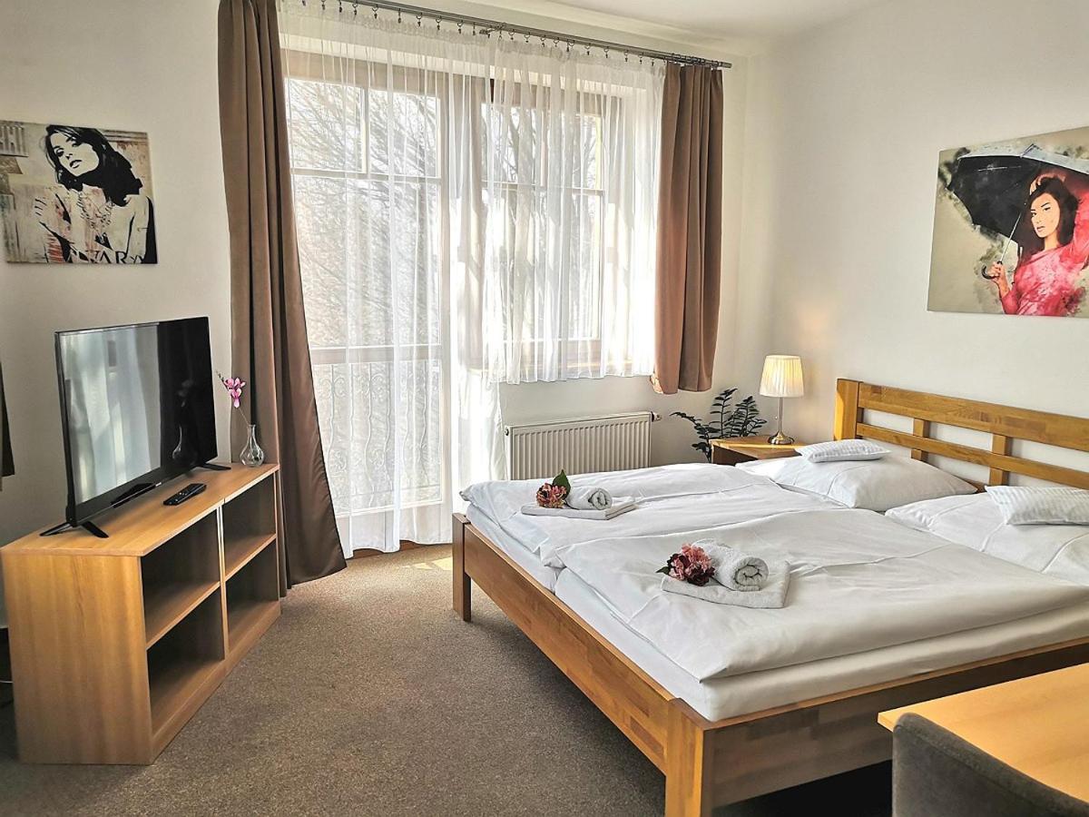 Double or Twin Room with Shower - Photo 1