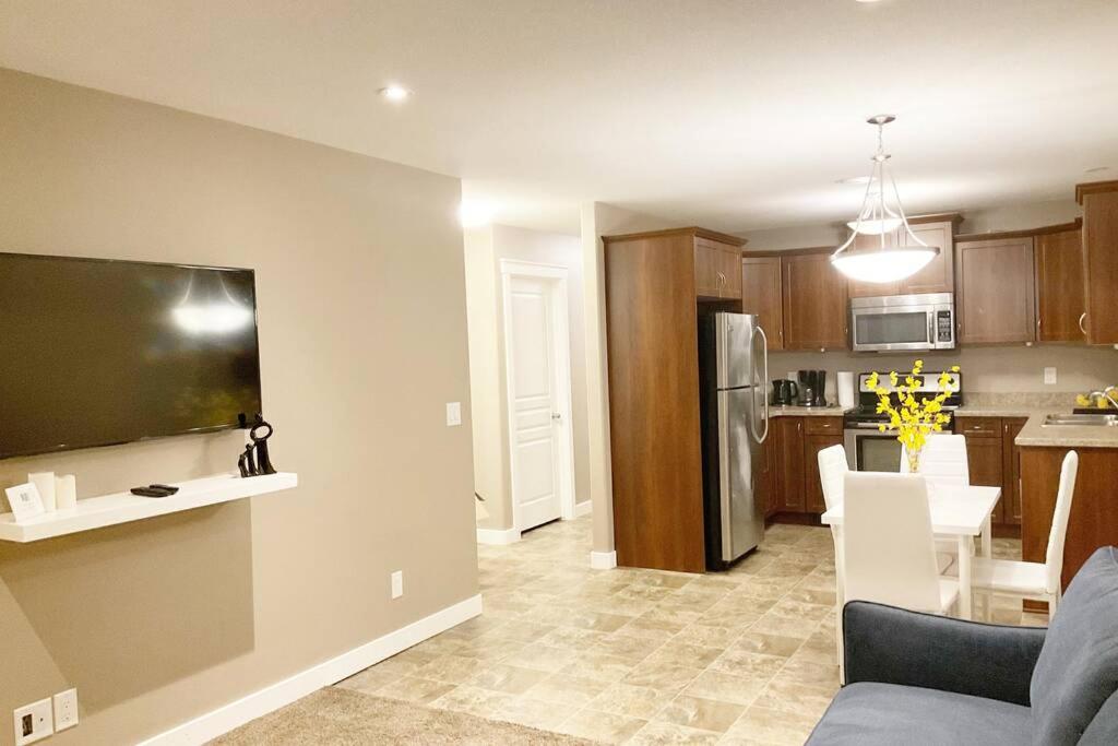 Three-Bedroom Apartment photo 2