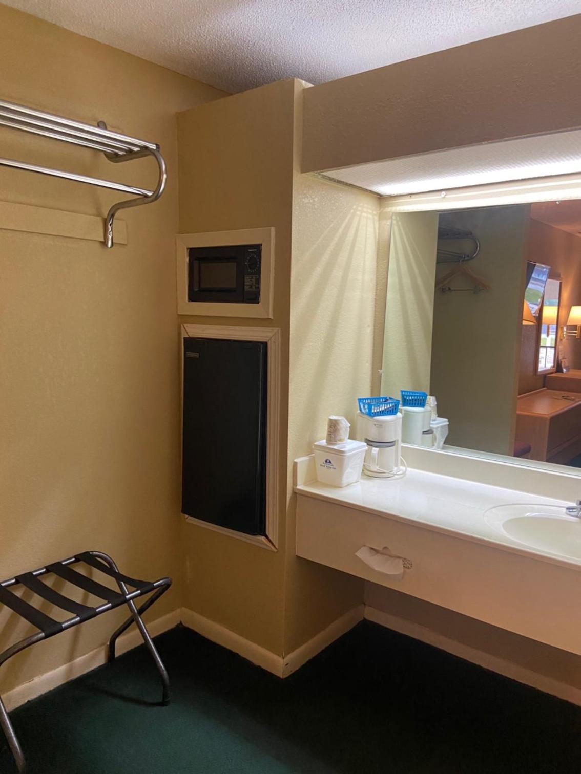 Standard King Room - Photo 4