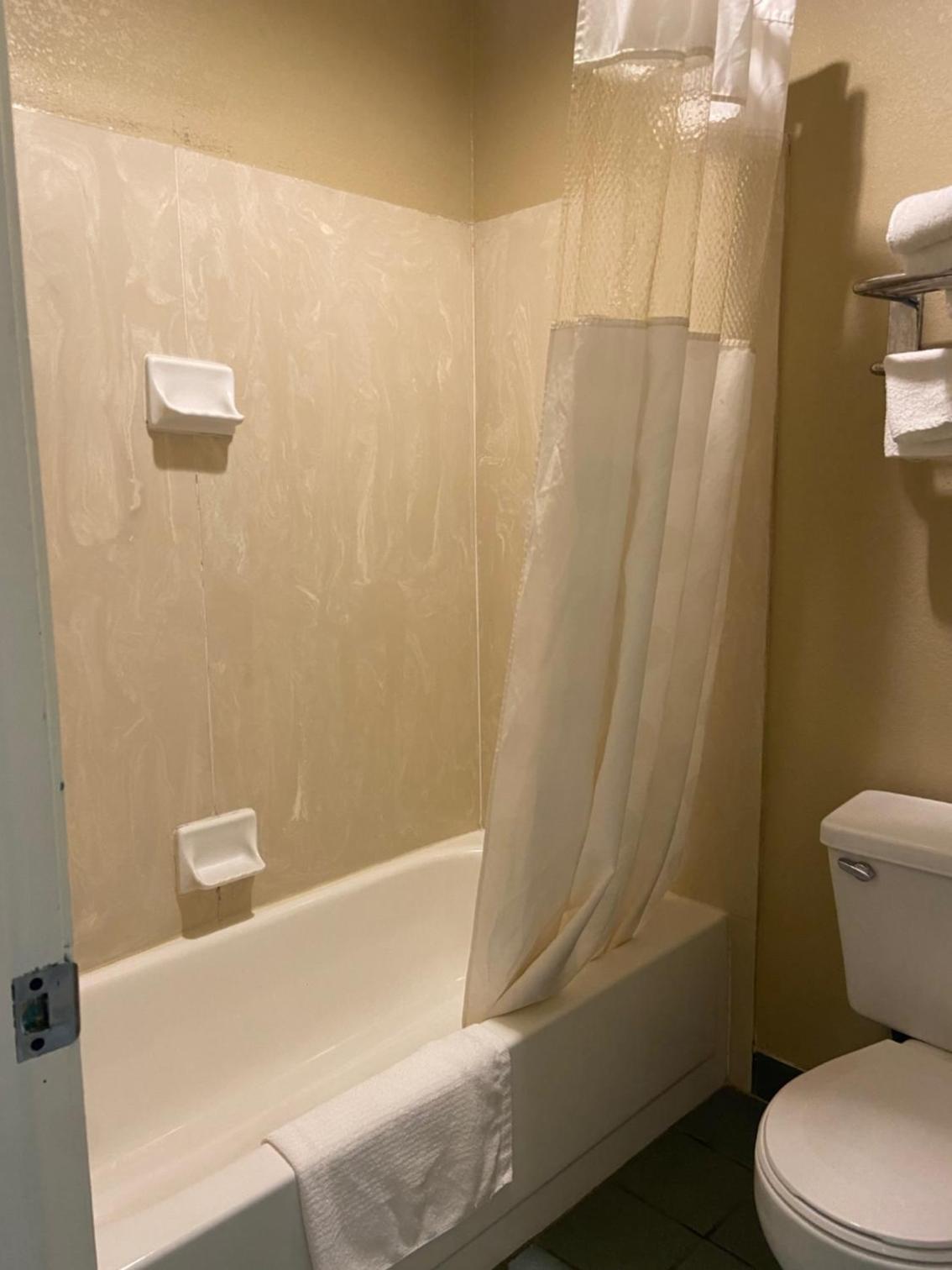 Standard King Room - Photo 2