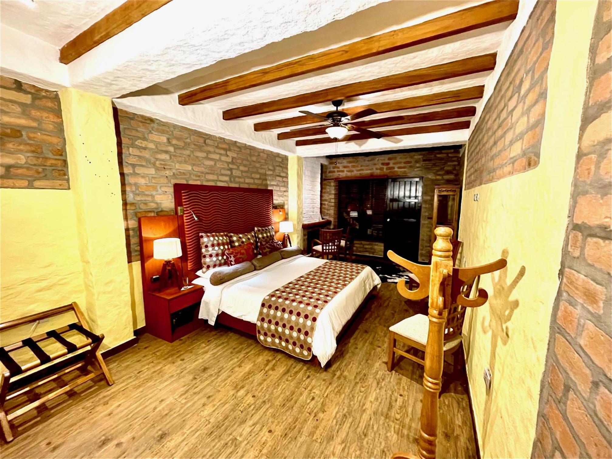 Deluxe Double Room (2 Adults + 1 Child) photo 2