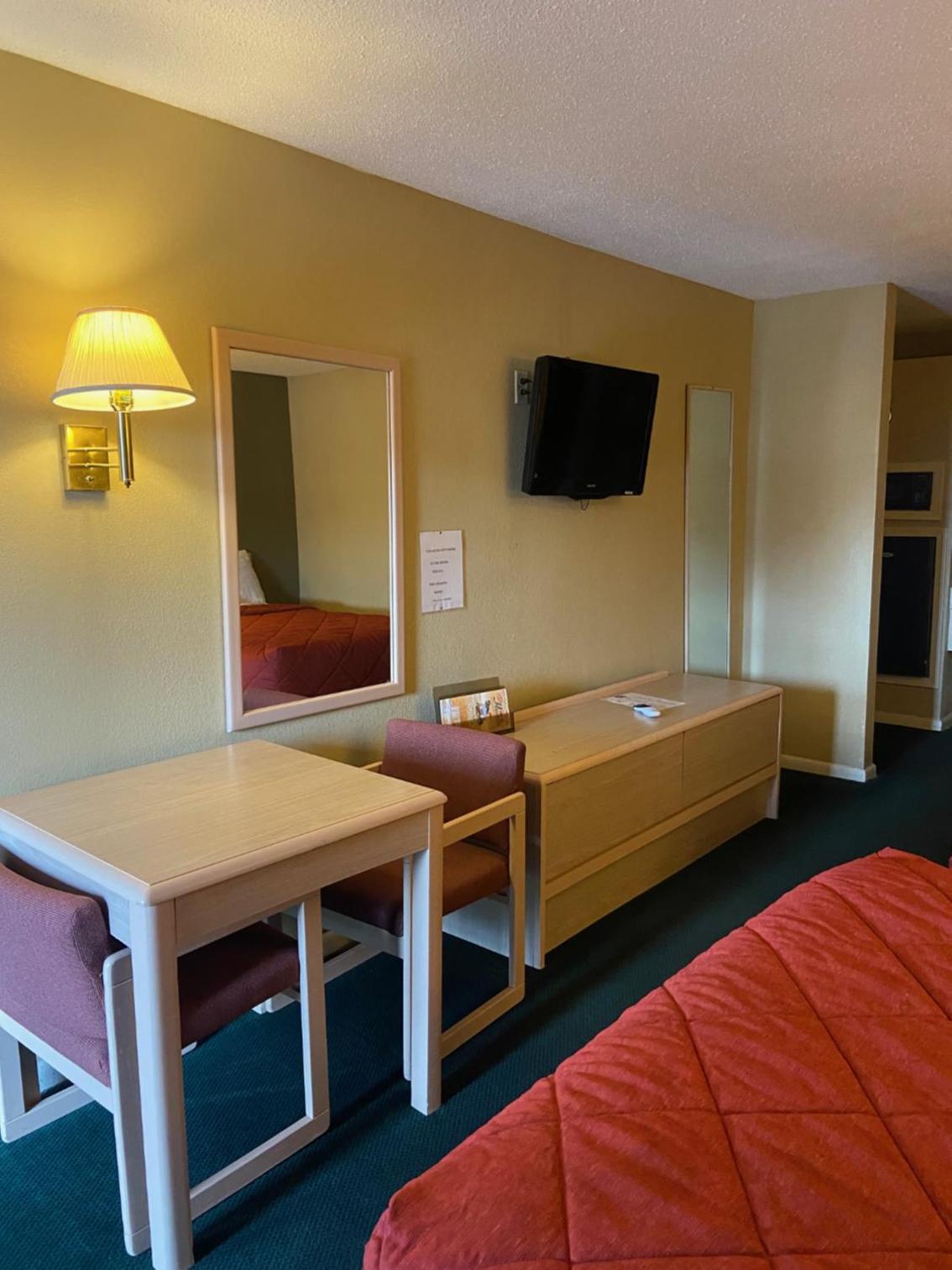 Queen Room - Photo 2