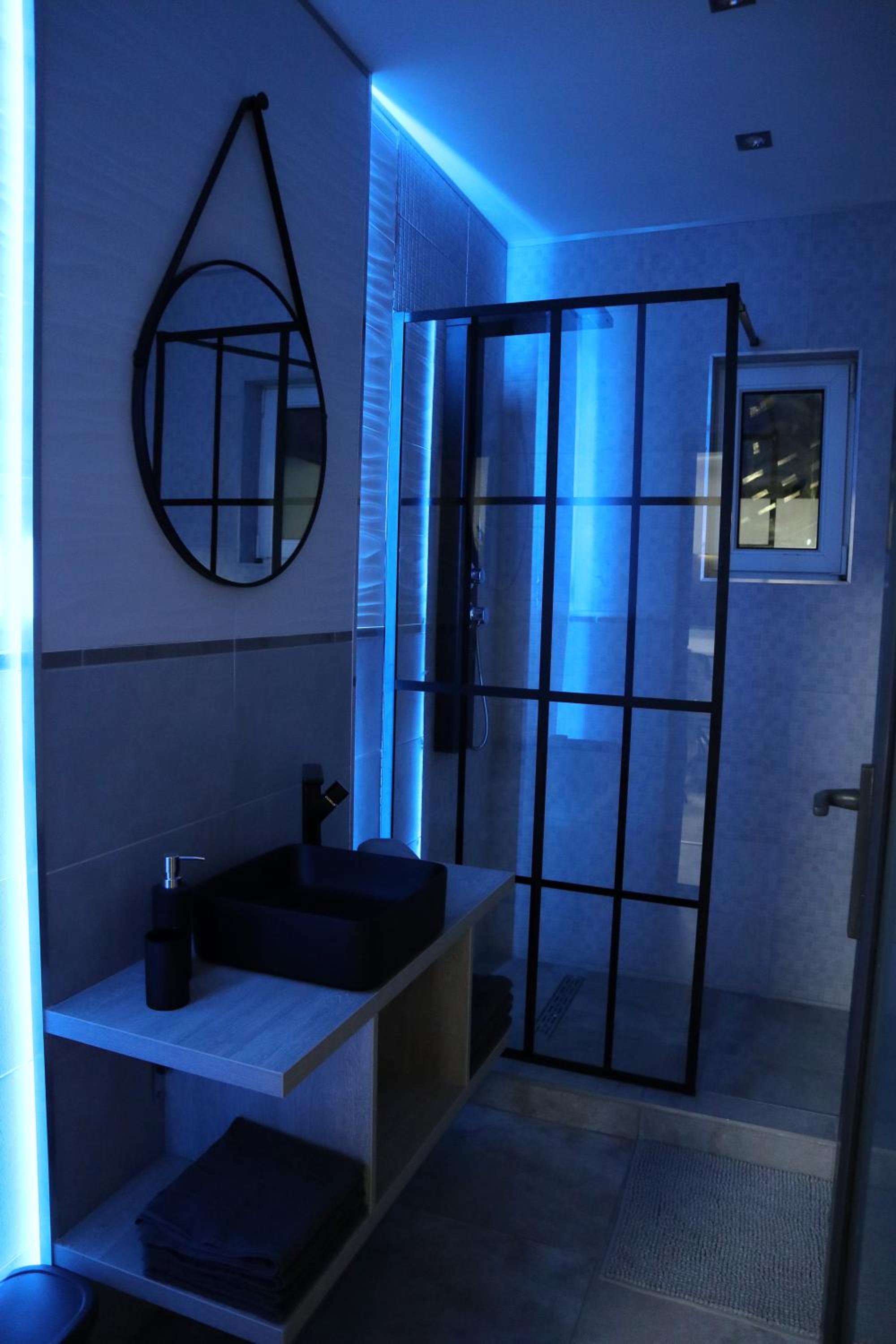 Two-Bedroom Apartment - Photo 2