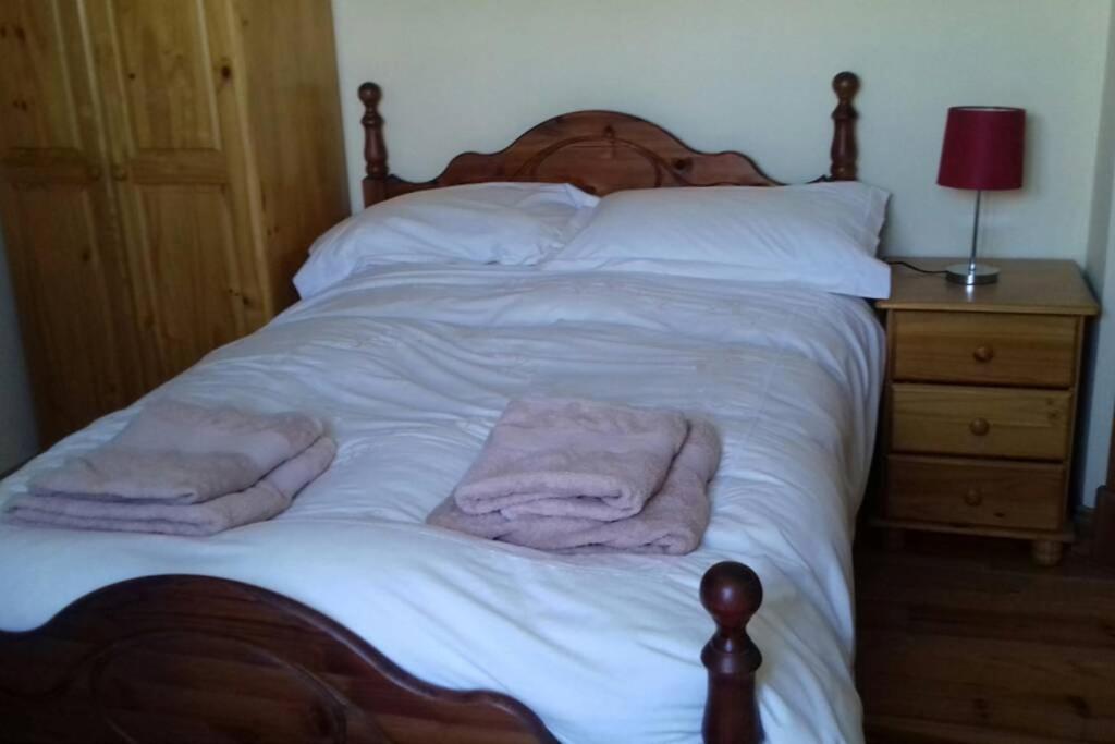 Five-Bedroom House photo 1