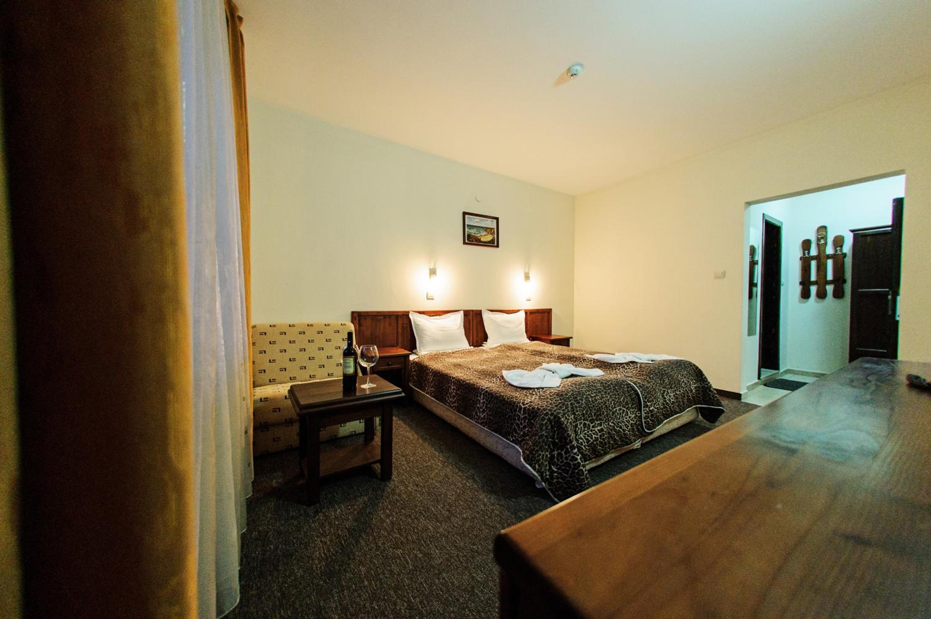 Double or Twin Room - Photo 3