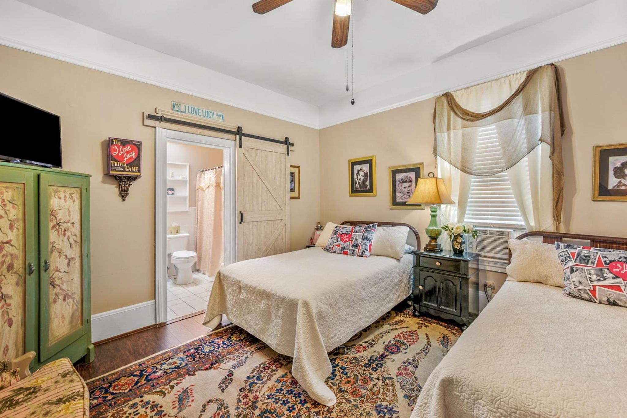 Superior Family Room photo 3
