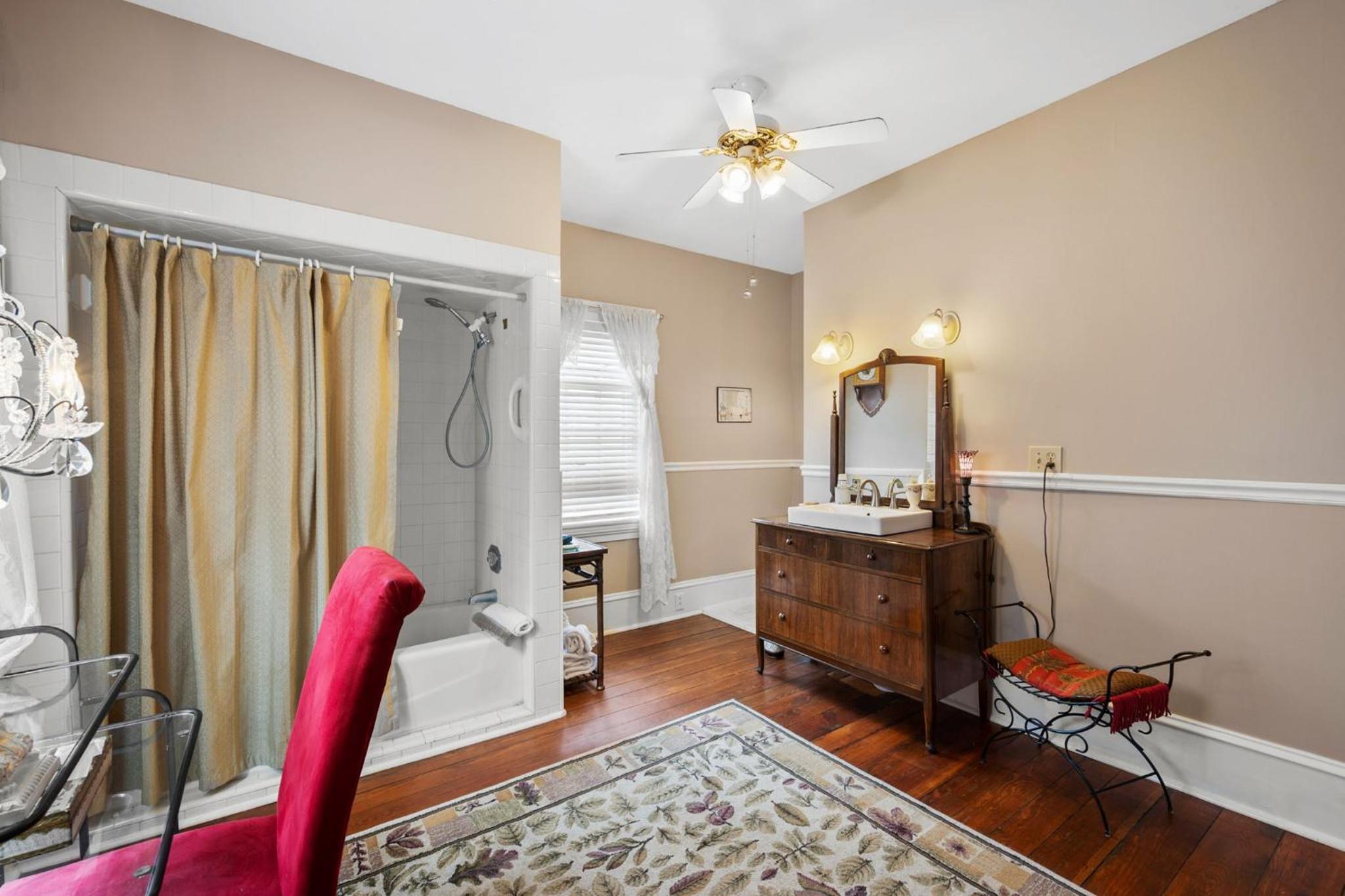 Deluxe Suite photo 3