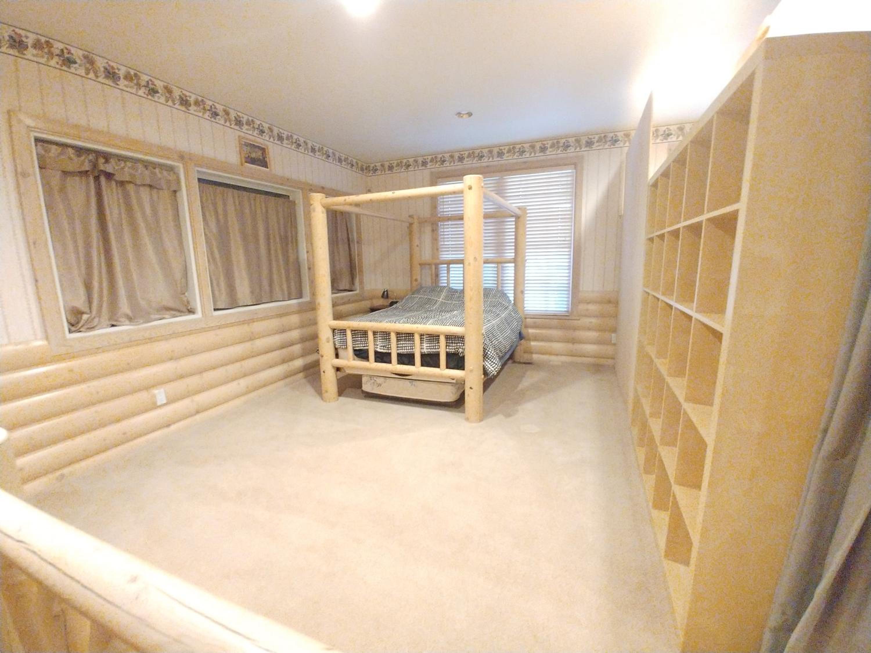 Seven-Bedroom House photo 1