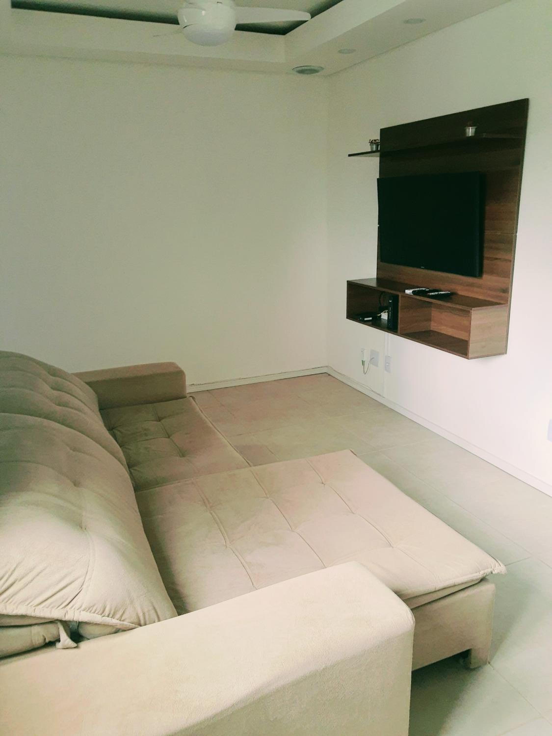 Three-Bedroom Apartment - Photo 3