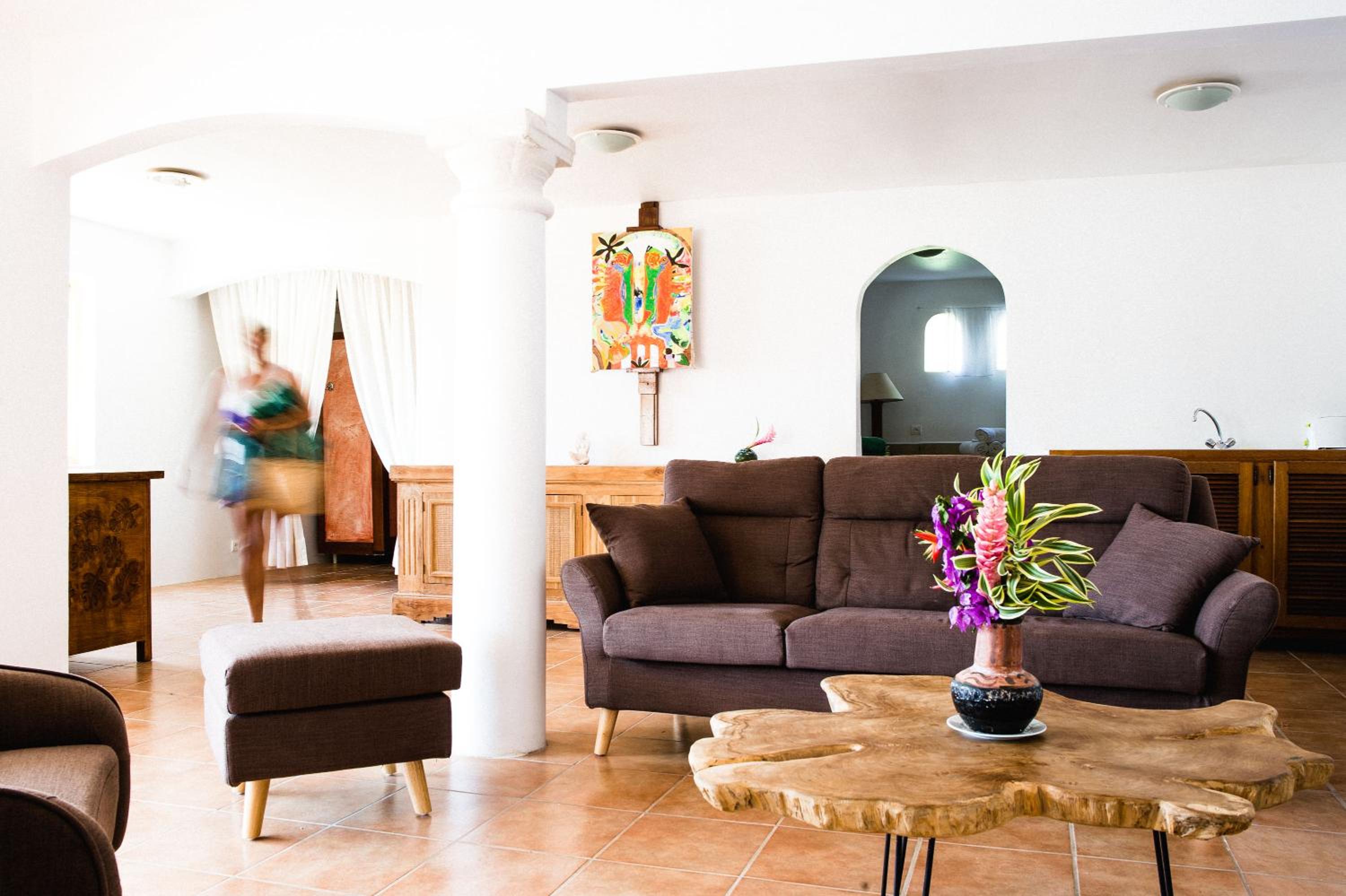Family Room with Mountain View photo 3