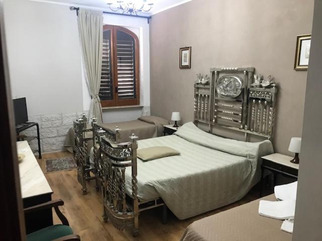 Large Double or Twin Room photo 1