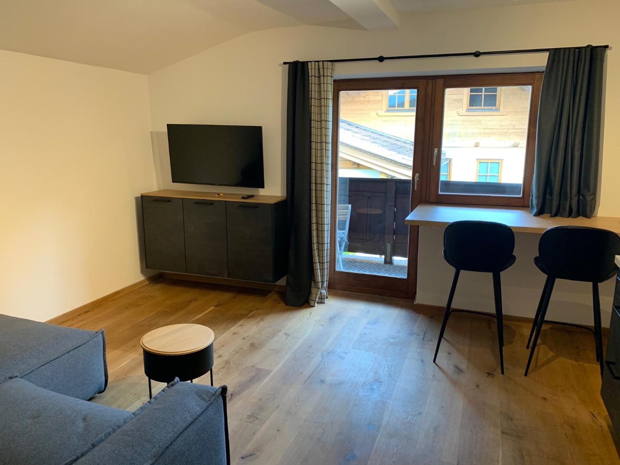 One-Bedroom Apartment photo 1