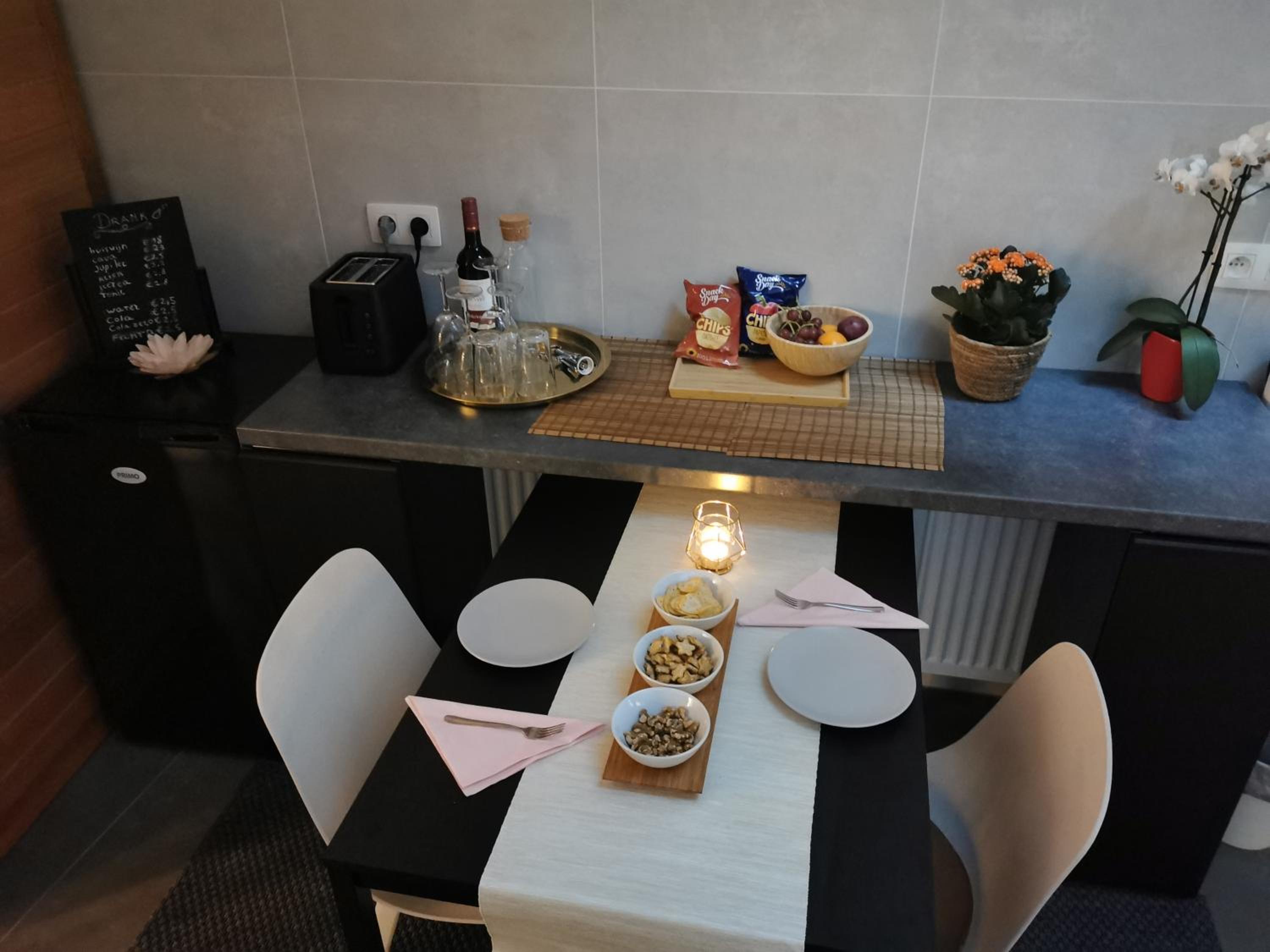 One-Bedroom Apartment - Photo 6