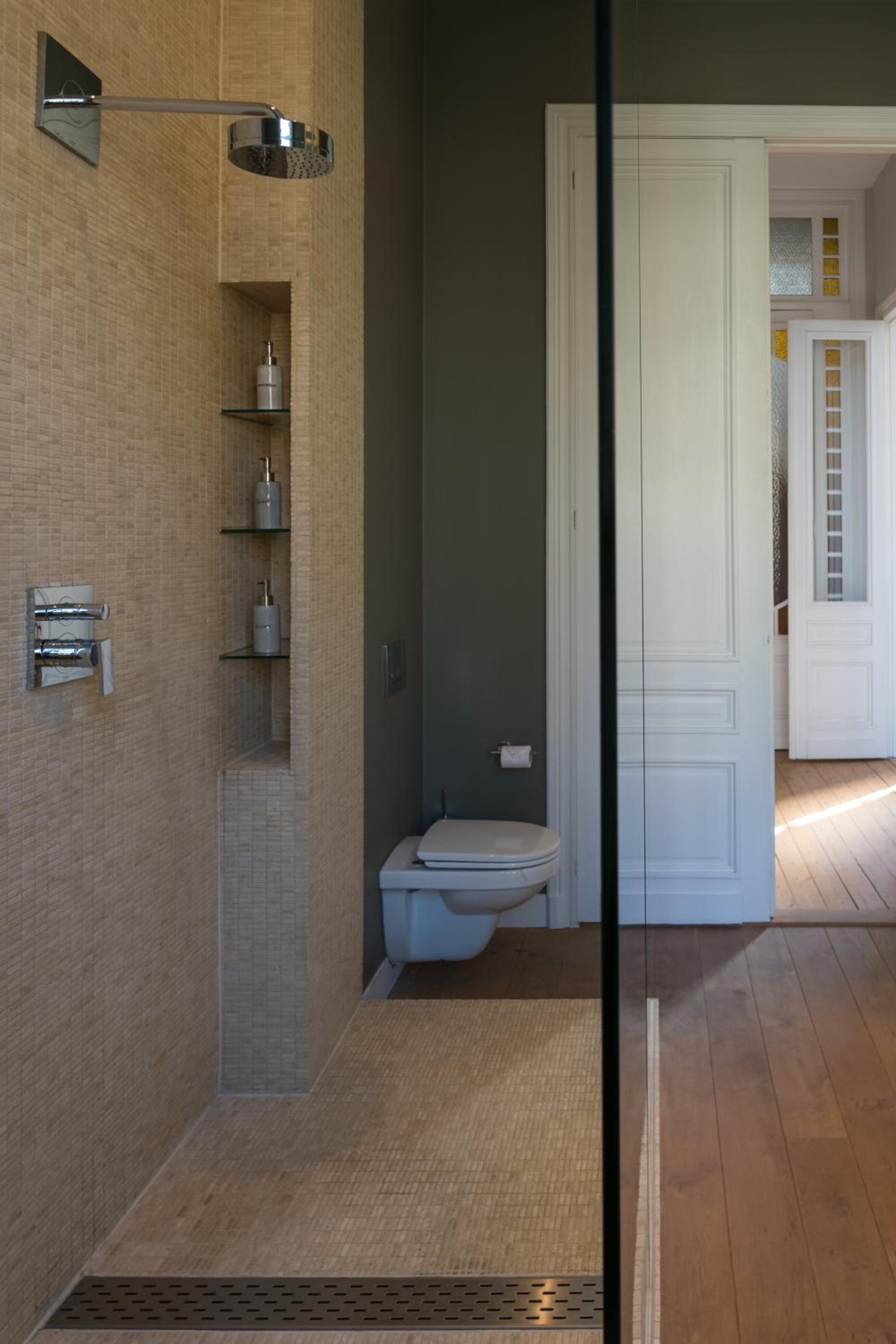 One-Bedroom Suite - Photo 5