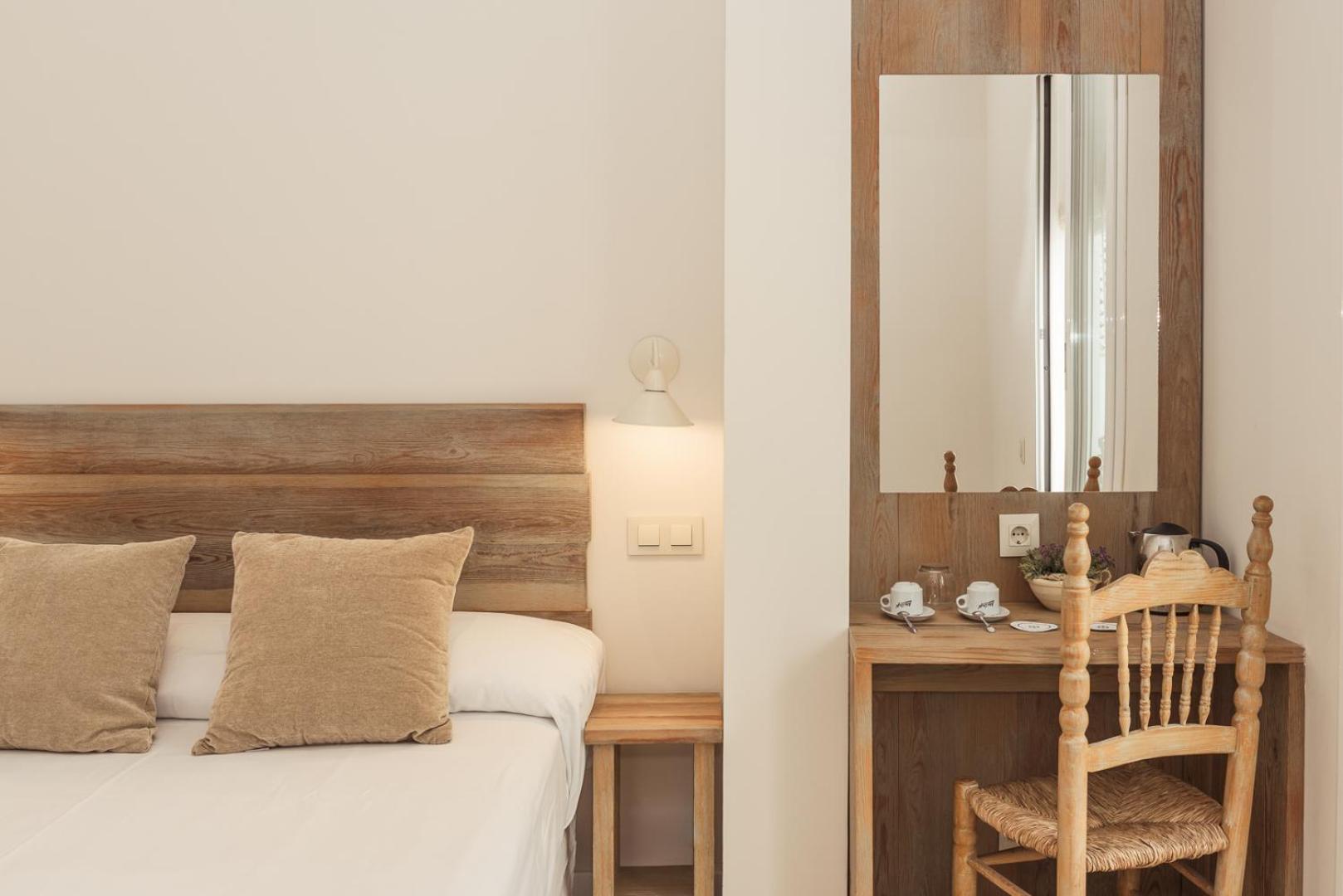 Double Room with Patio - Photo 2