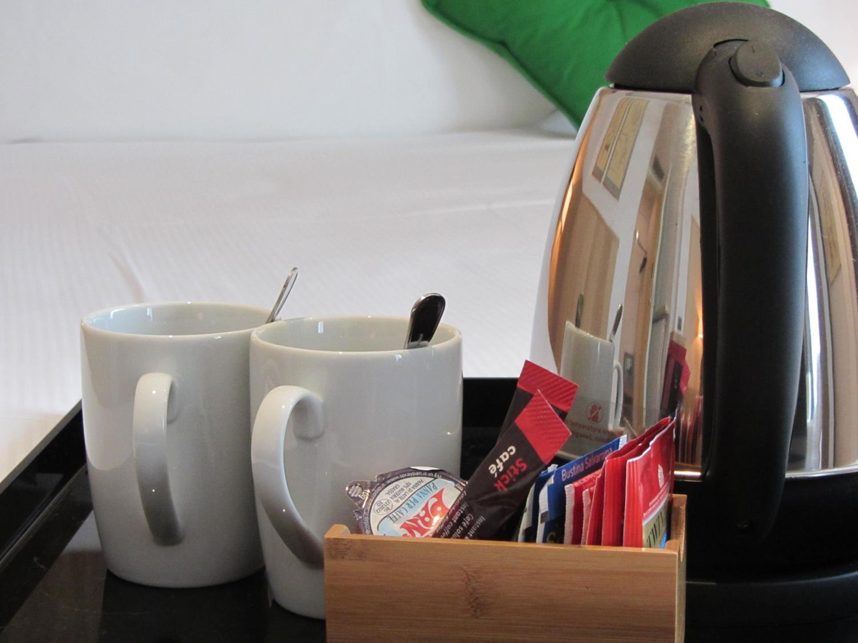 Suite - Photo 13
