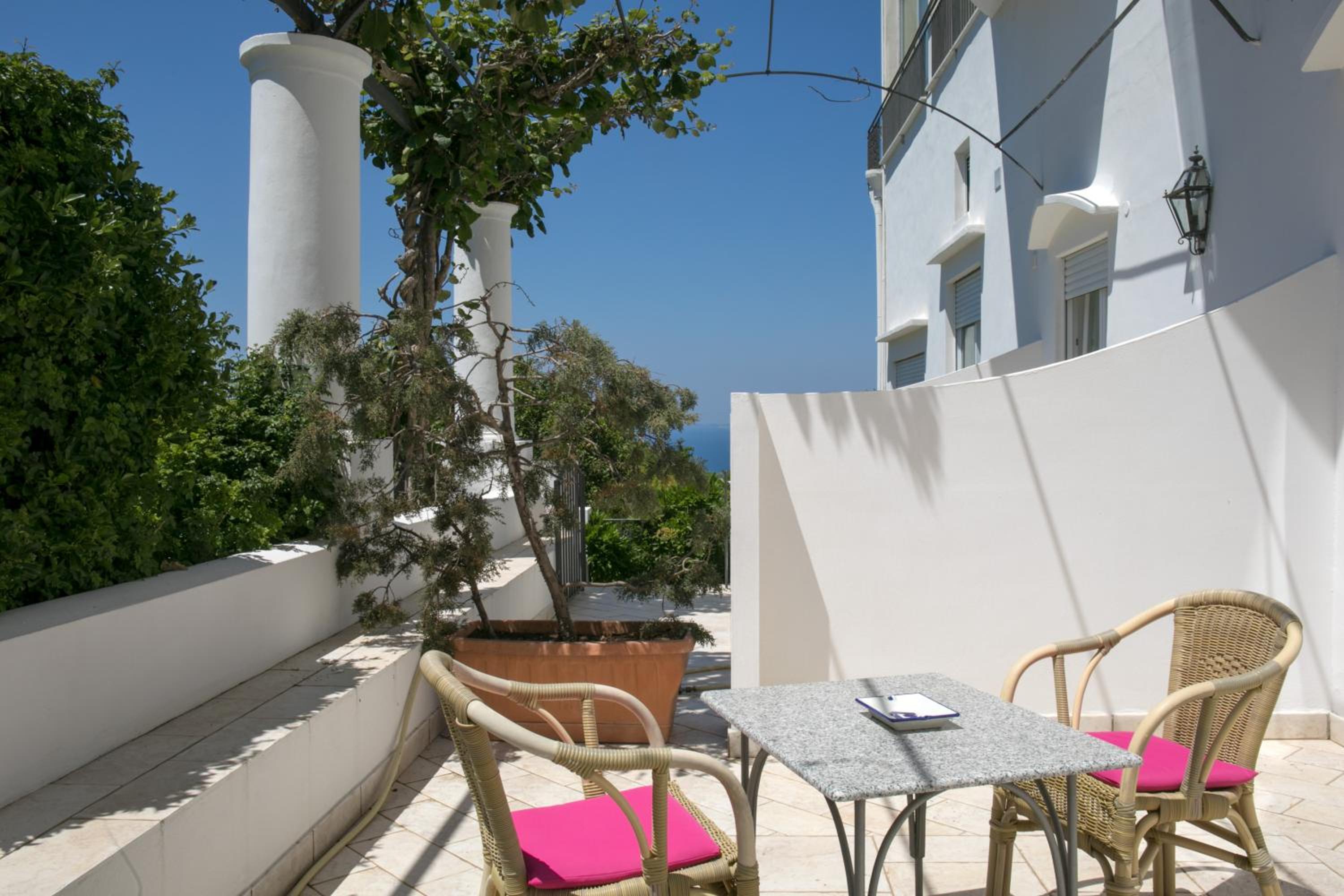 Double Room with Garden View - Photo 9