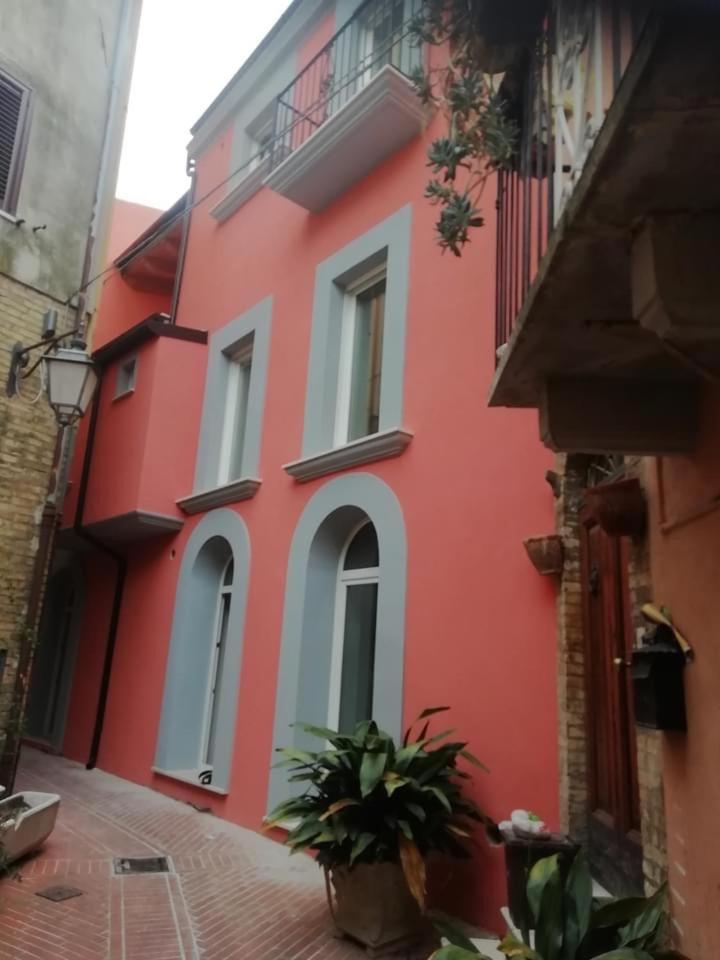 One-Bedroom House - Photo 2