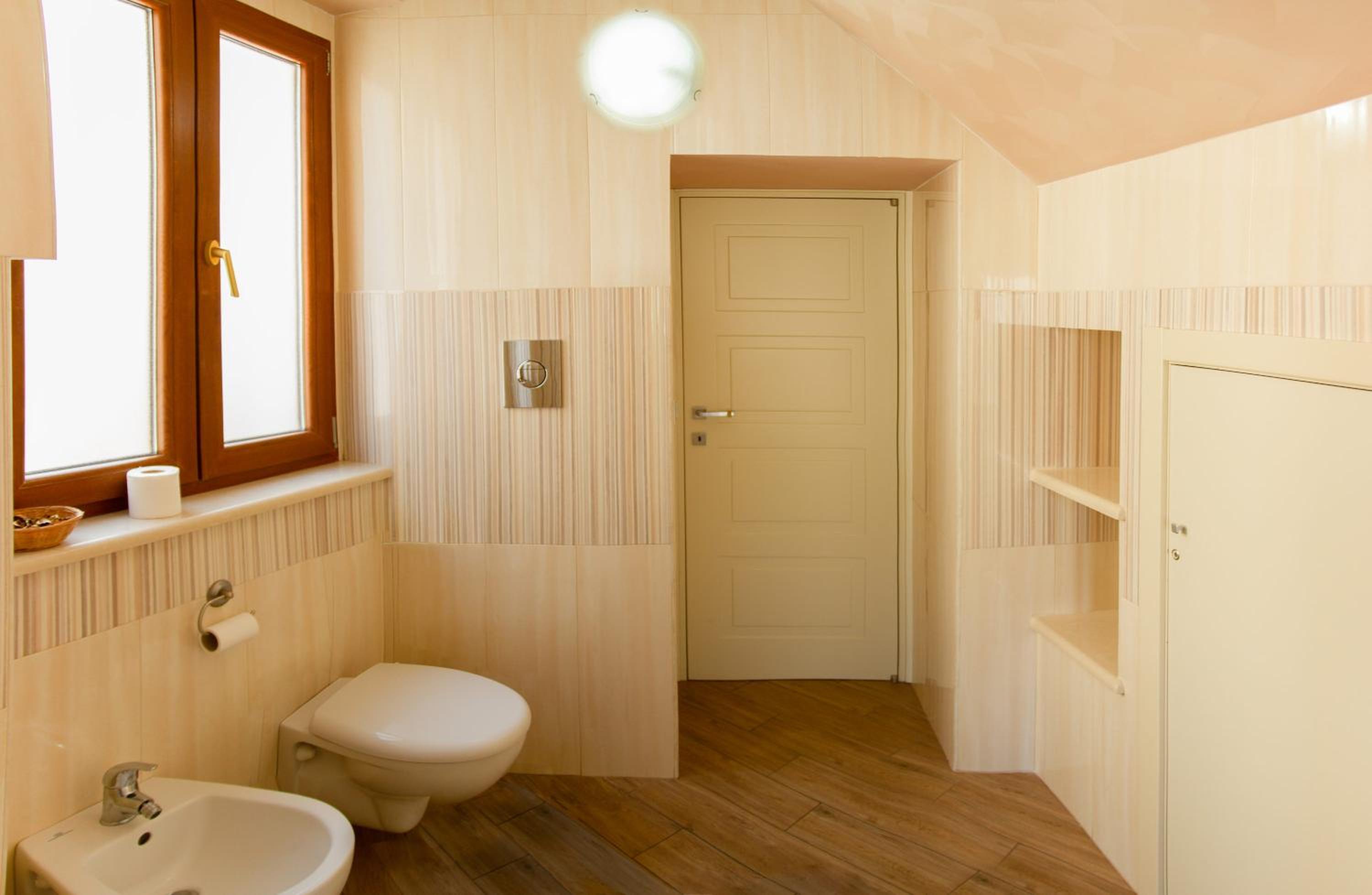 Twin Room with Private Bathroom - Photo 6