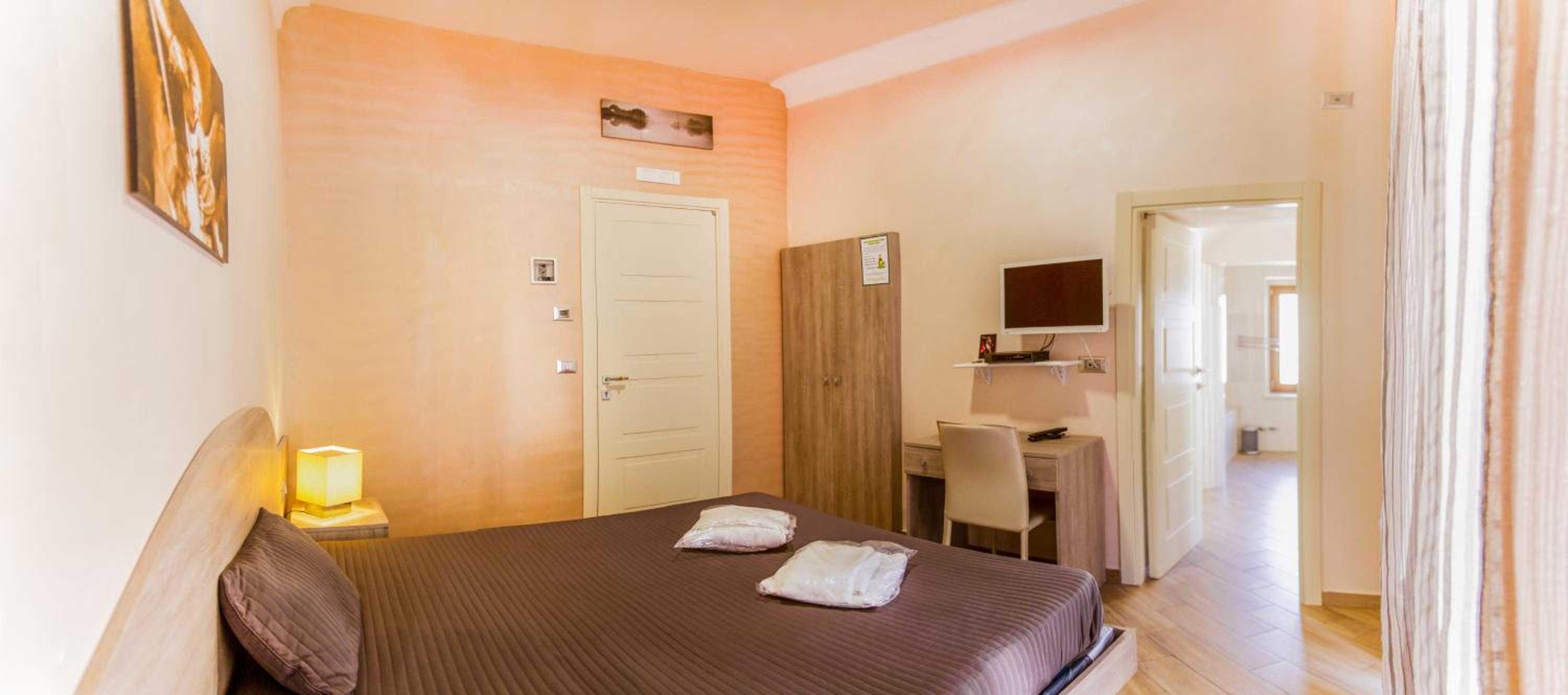 Twin Room with Private Bathroom - Photo 7
