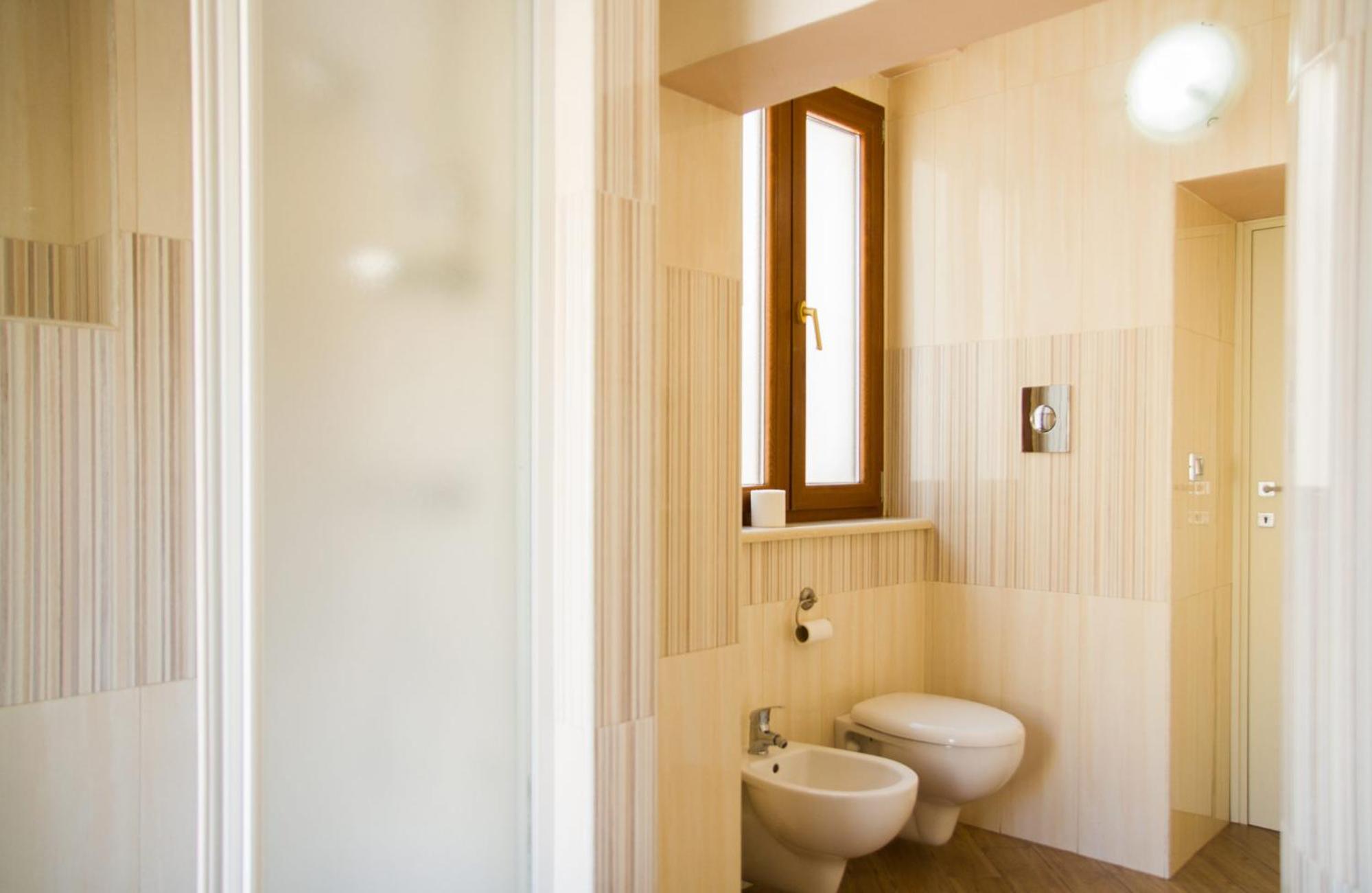 Twin Room with Private Bathroom - Photo 5