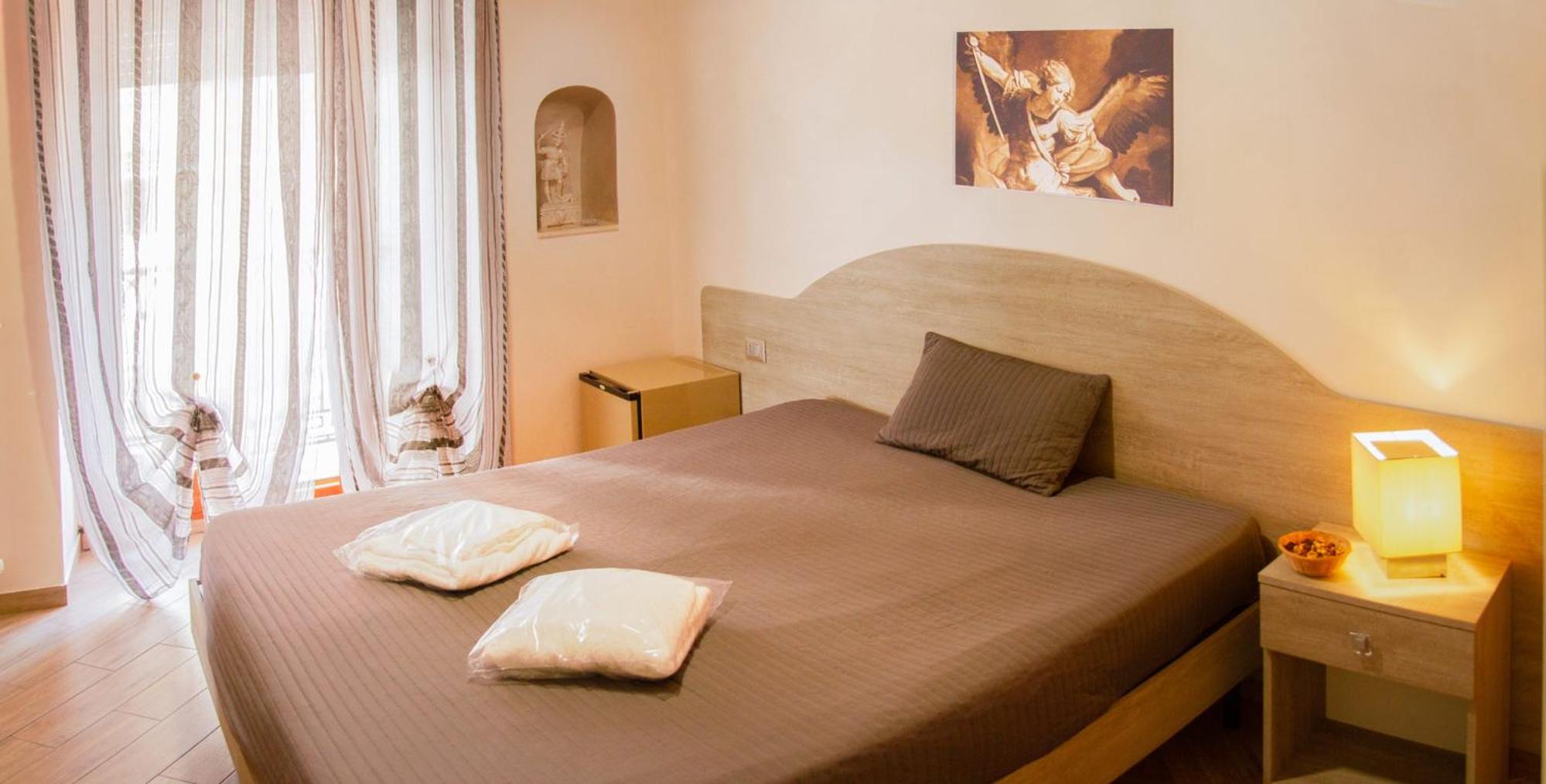 Twin Room with Private Bathroom - Photo 8