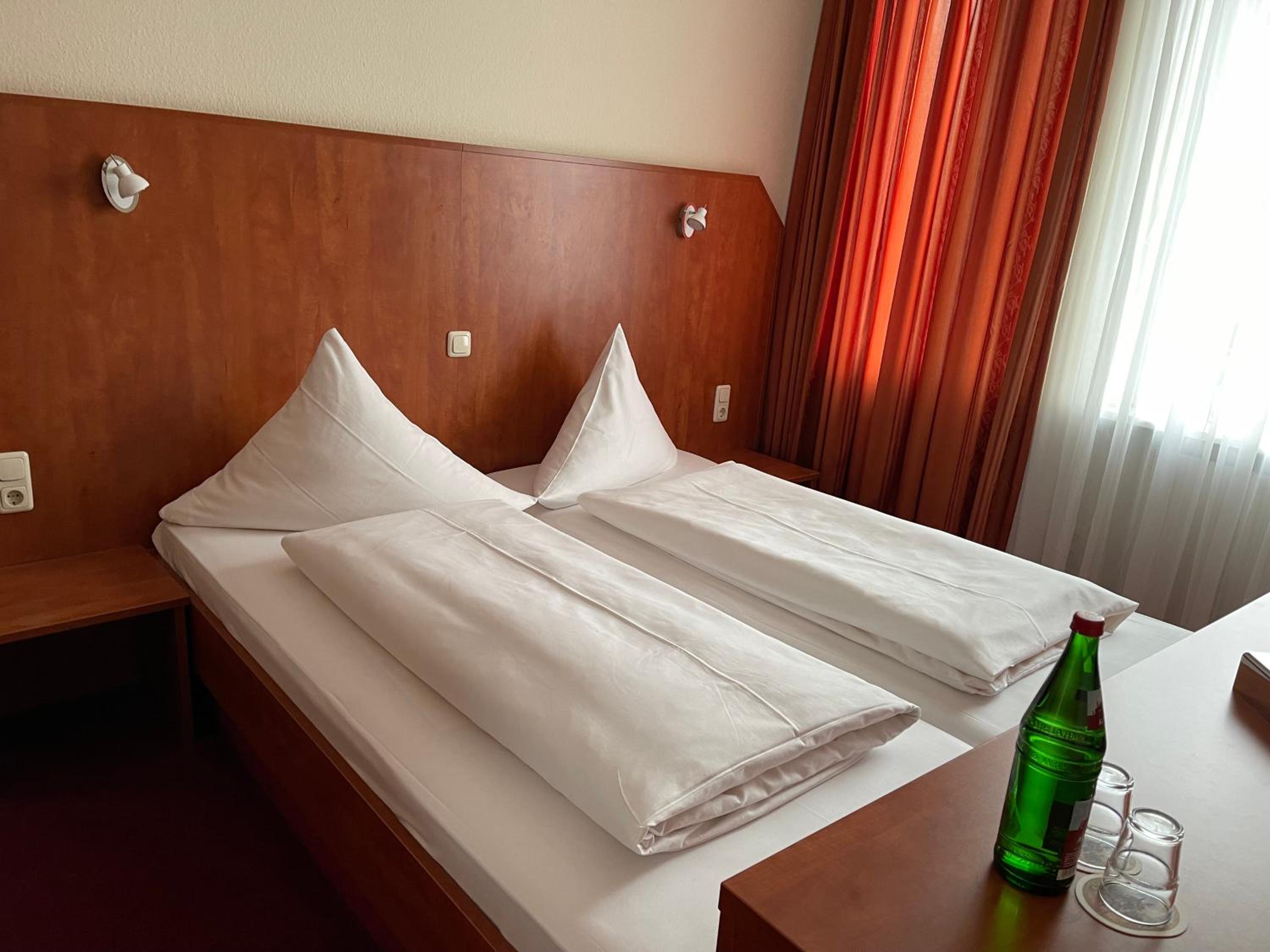 Double Room - Photo 8