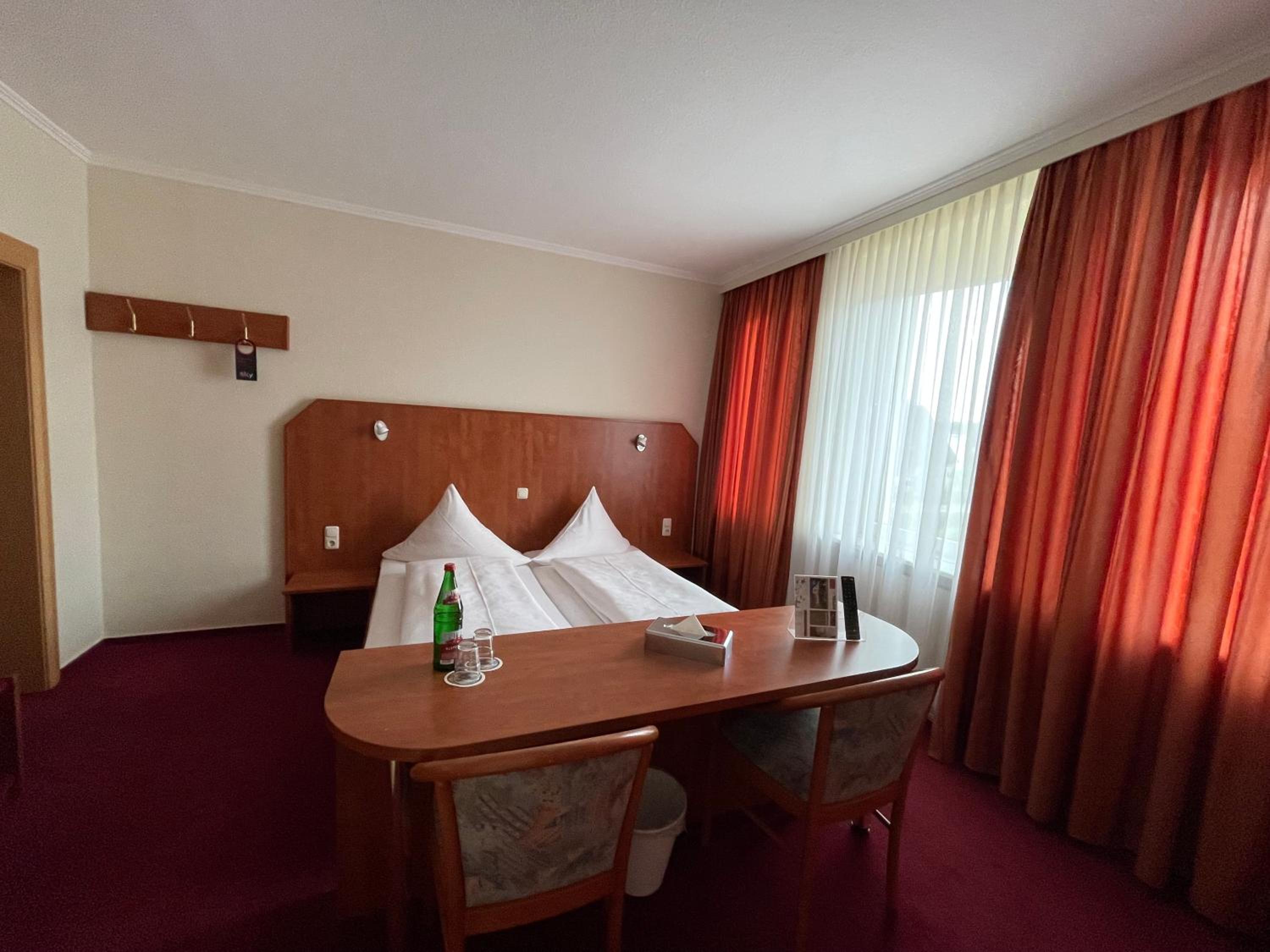 Double Room - Photo 7