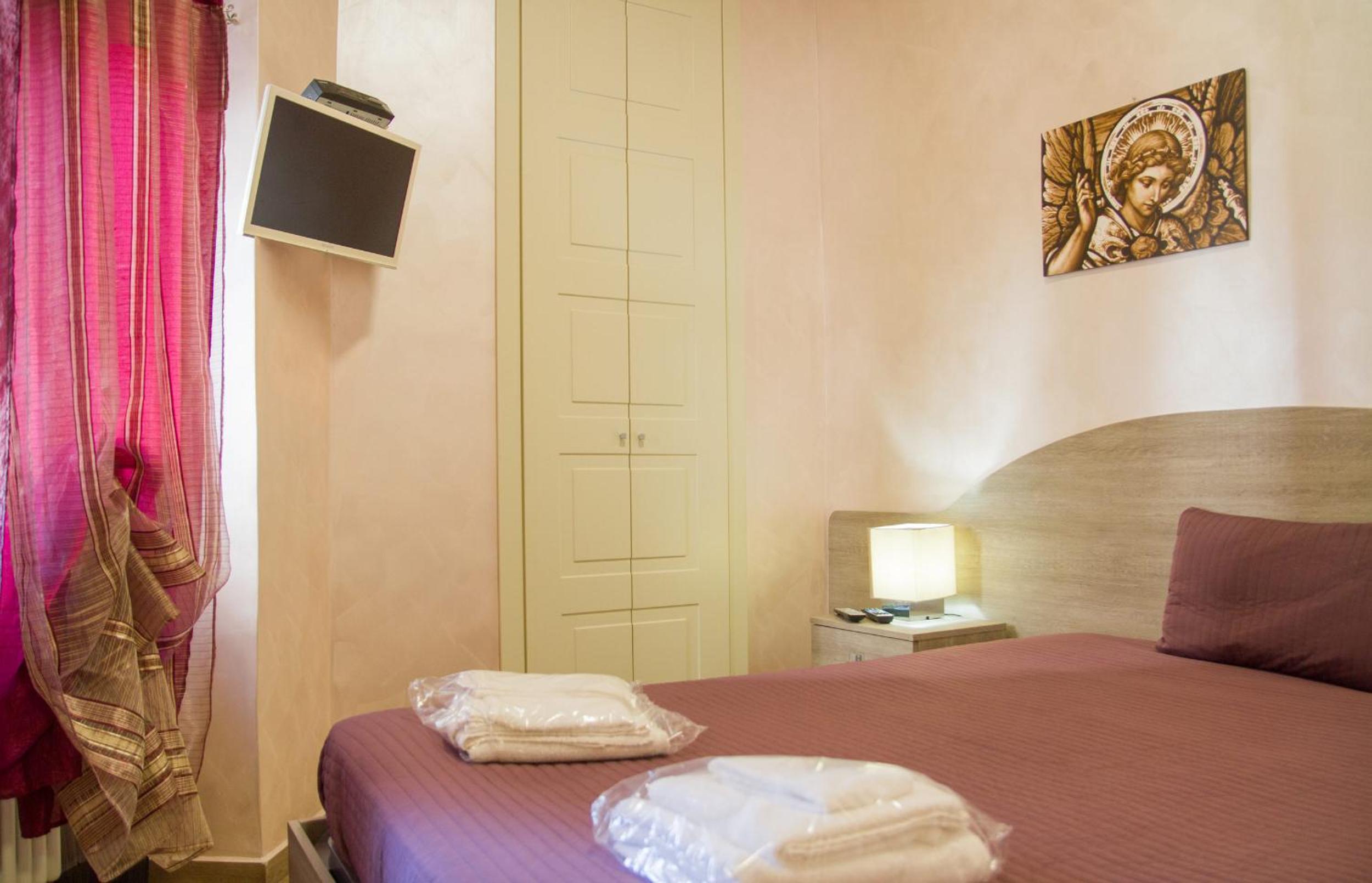 Double Room - Photo 6