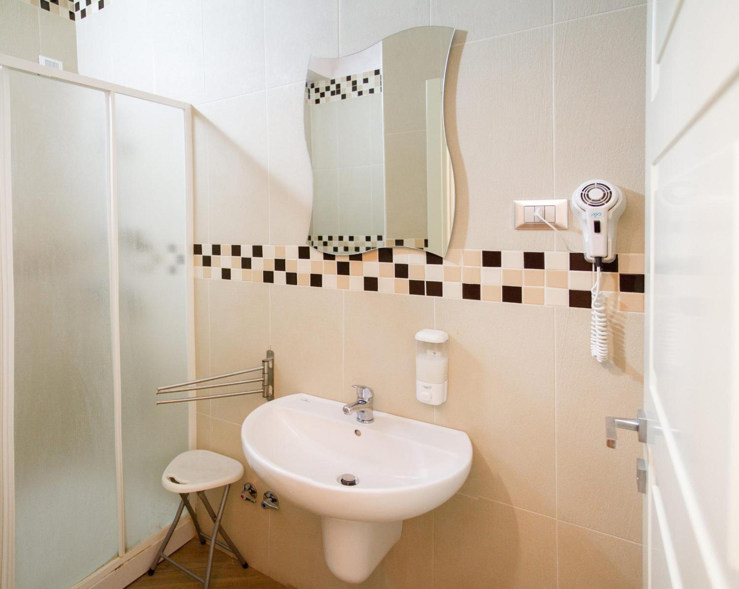 Double Room - Photo 5