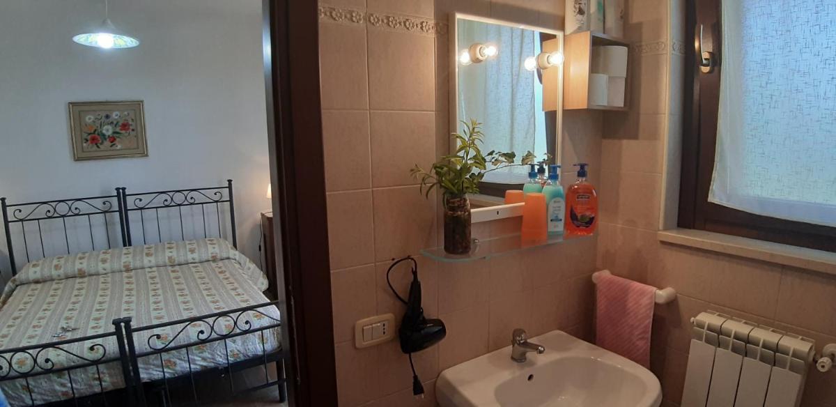 Double Room with Private Bathroom - Photo 1