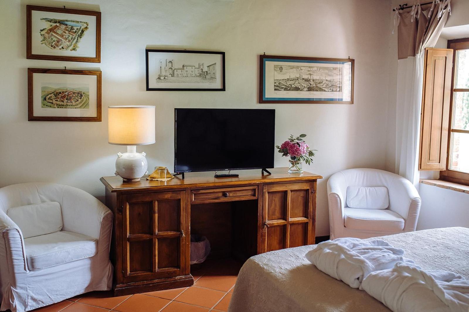 Deluxe Double or Twin Room - Photo 2