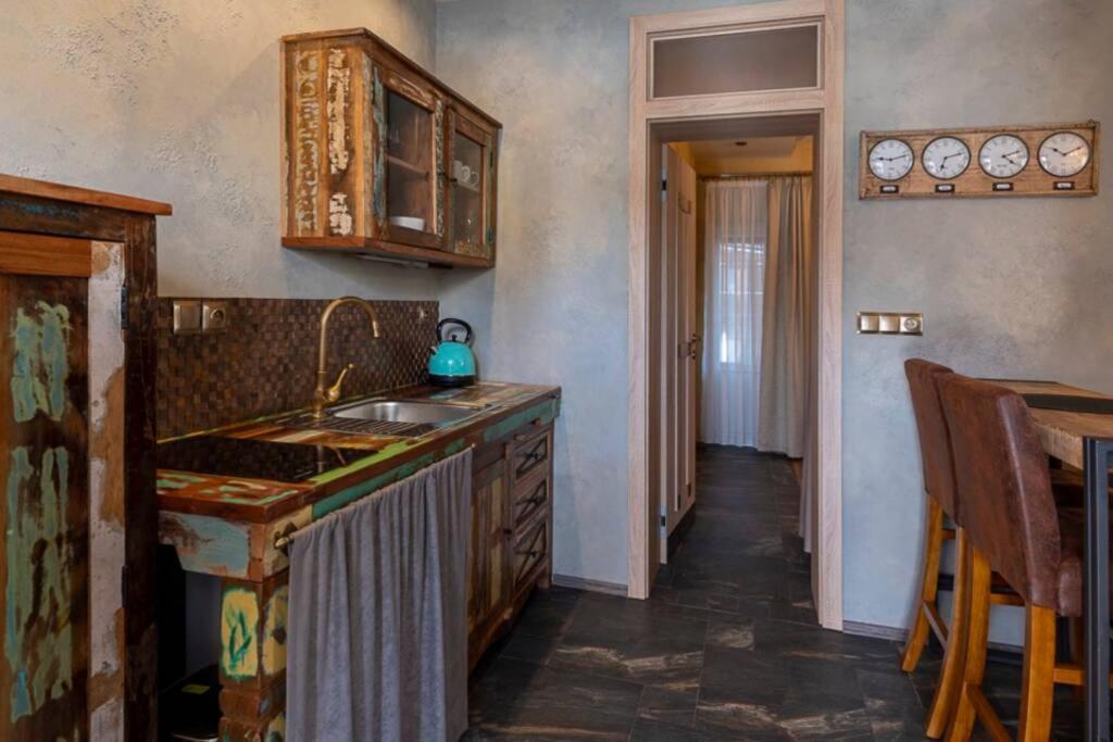 One-Bedroom Apartment - Photo 5