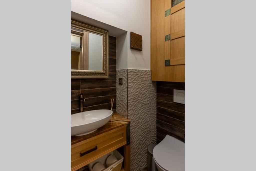 One-Bedroom Apartment - Photo 14