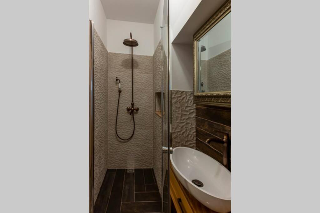 One-Bedroom Apartment - Photo 18