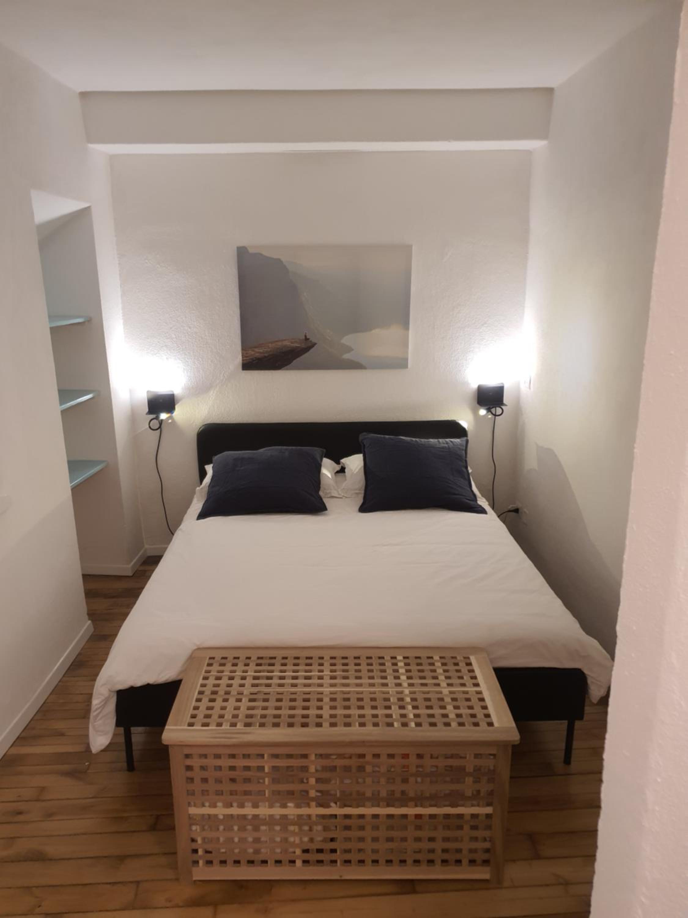 One-Bedroom Apartment photo 3