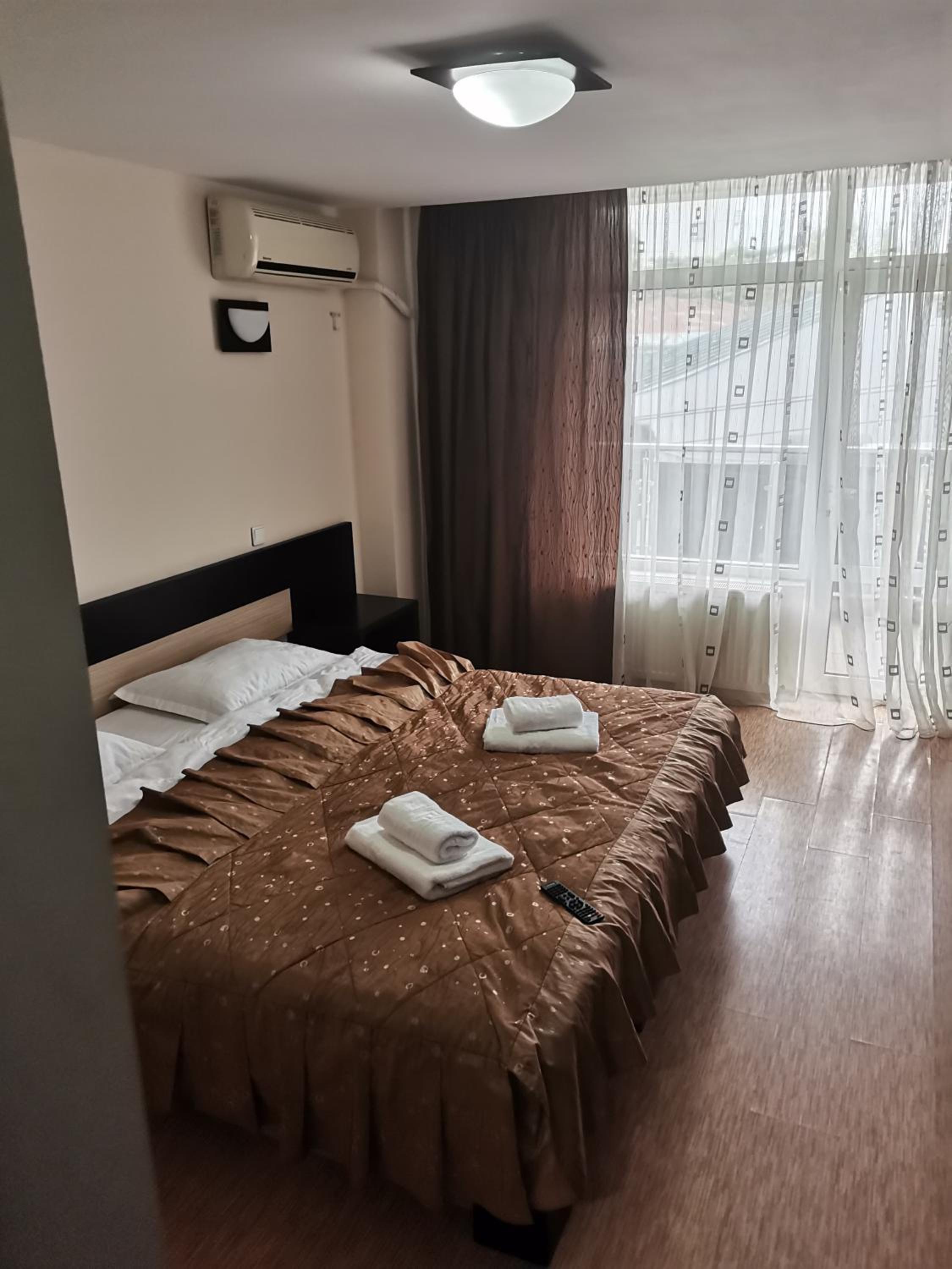 King Room with Balcony - Photo 12