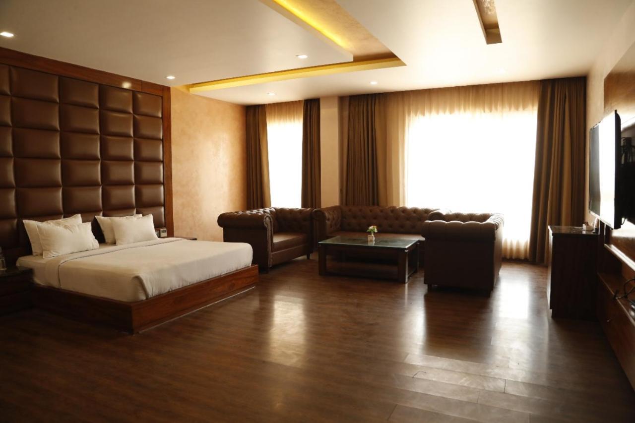 Suite - Photo 2
