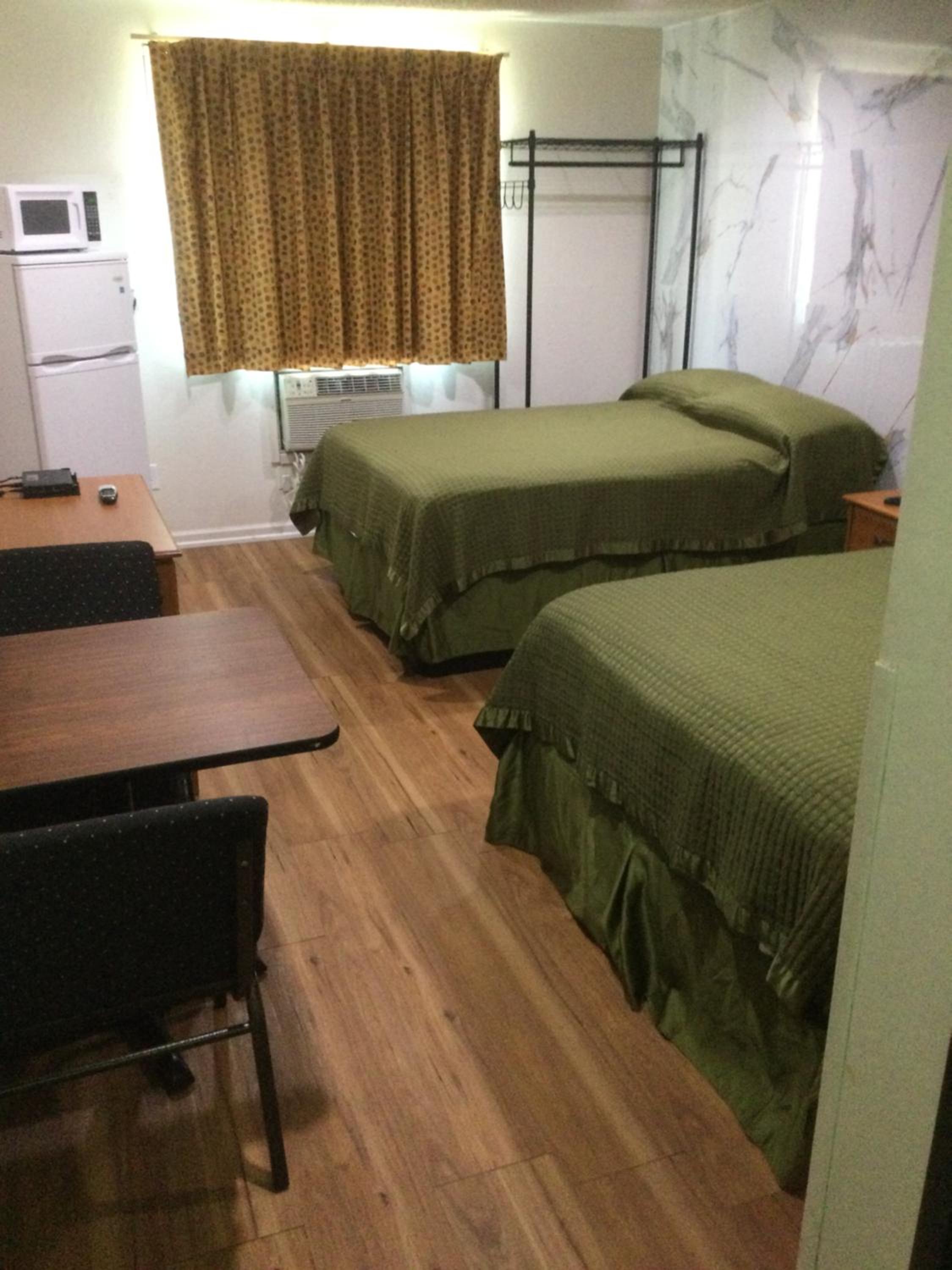 Double Room with Two Double Beds - Smoking photo 2