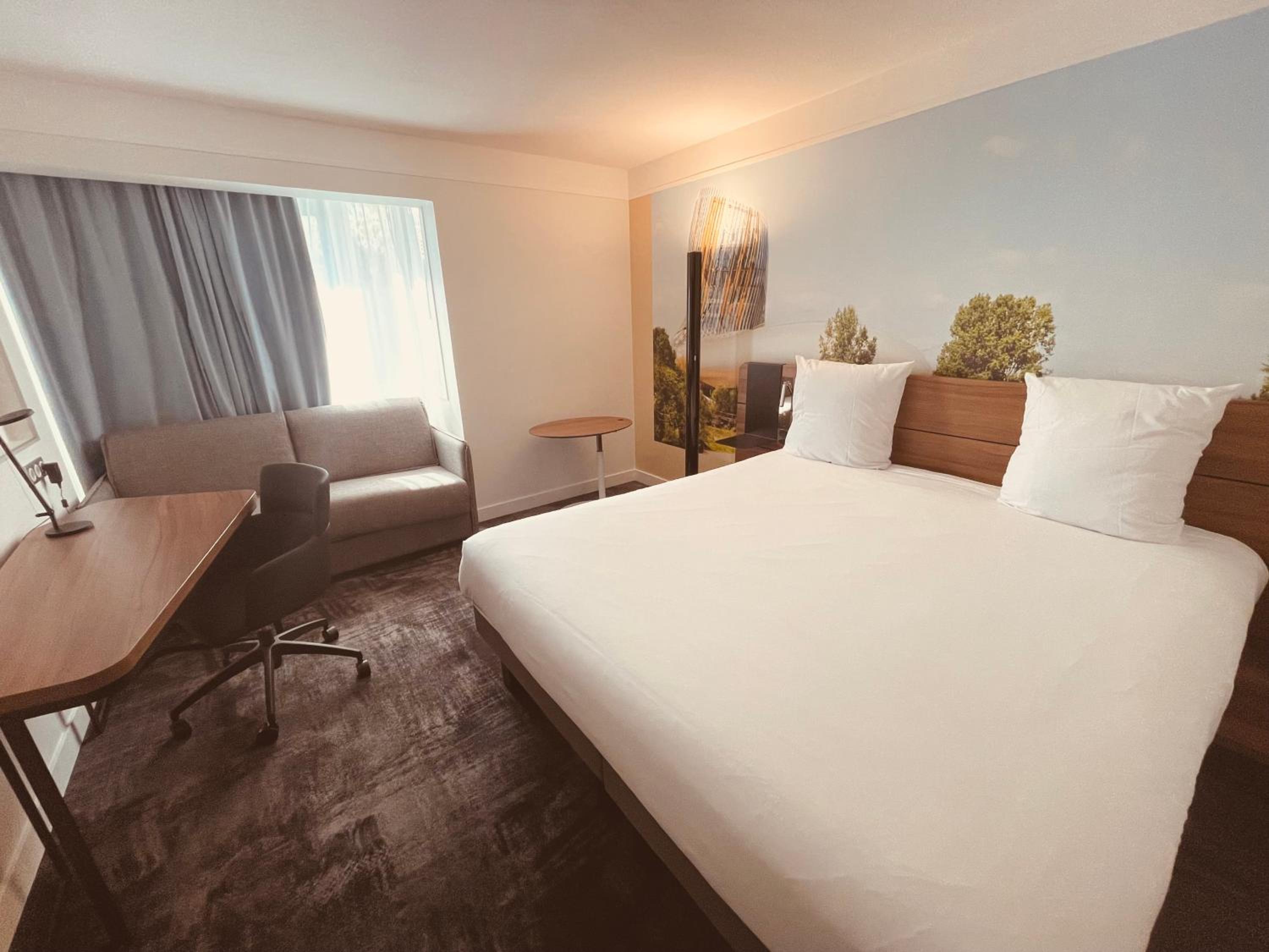 Superior Room with One Double Bed and Sofa - Photo 1
