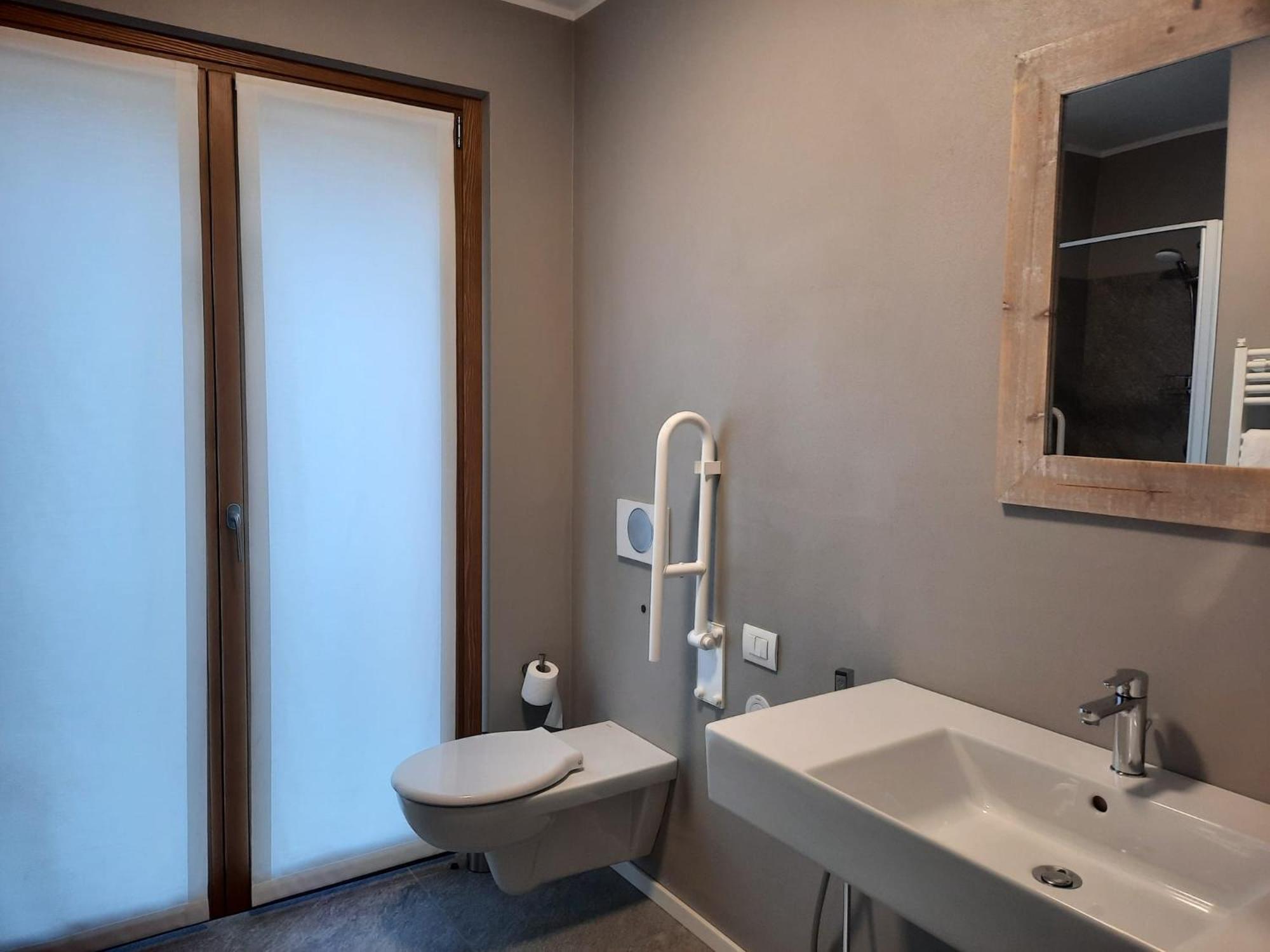Triple Room - Disability Access photo 3